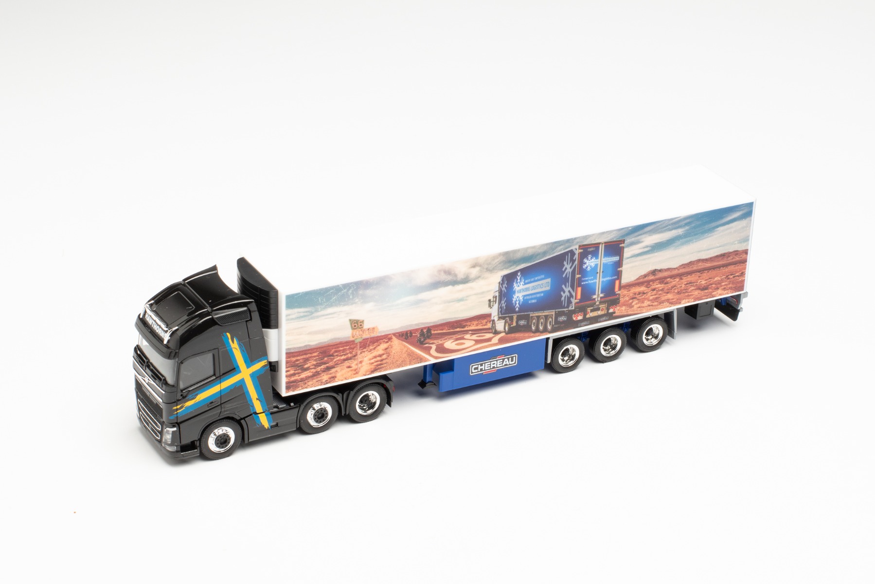 Herpa 314145 - Volvo FH Gl. XL 6×2 Kühlkoffer-Sattelzug - Hawthorns. 1:87