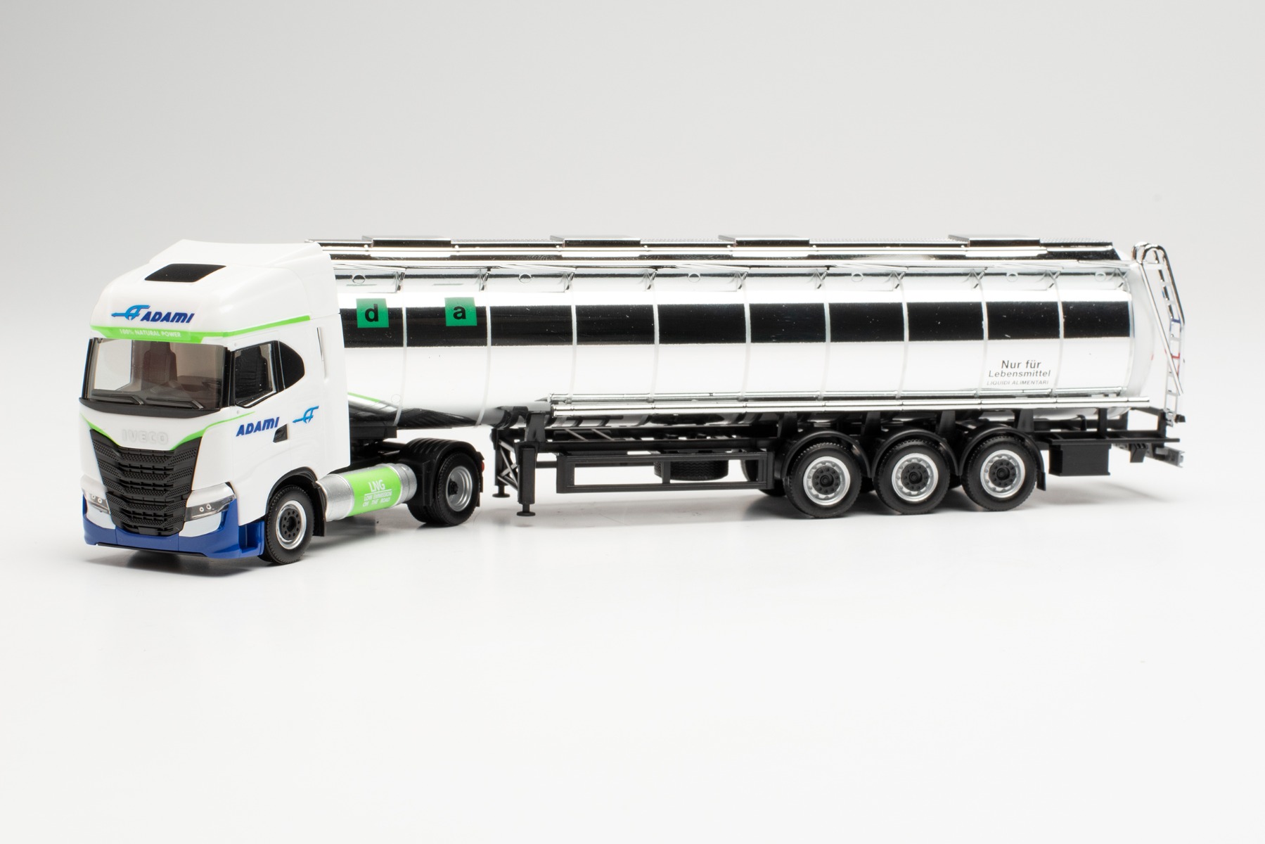 Herpa 314084 - Iveco S-Way NP Lebensmitteltank-Sattelzug - ADAMI. 1:87