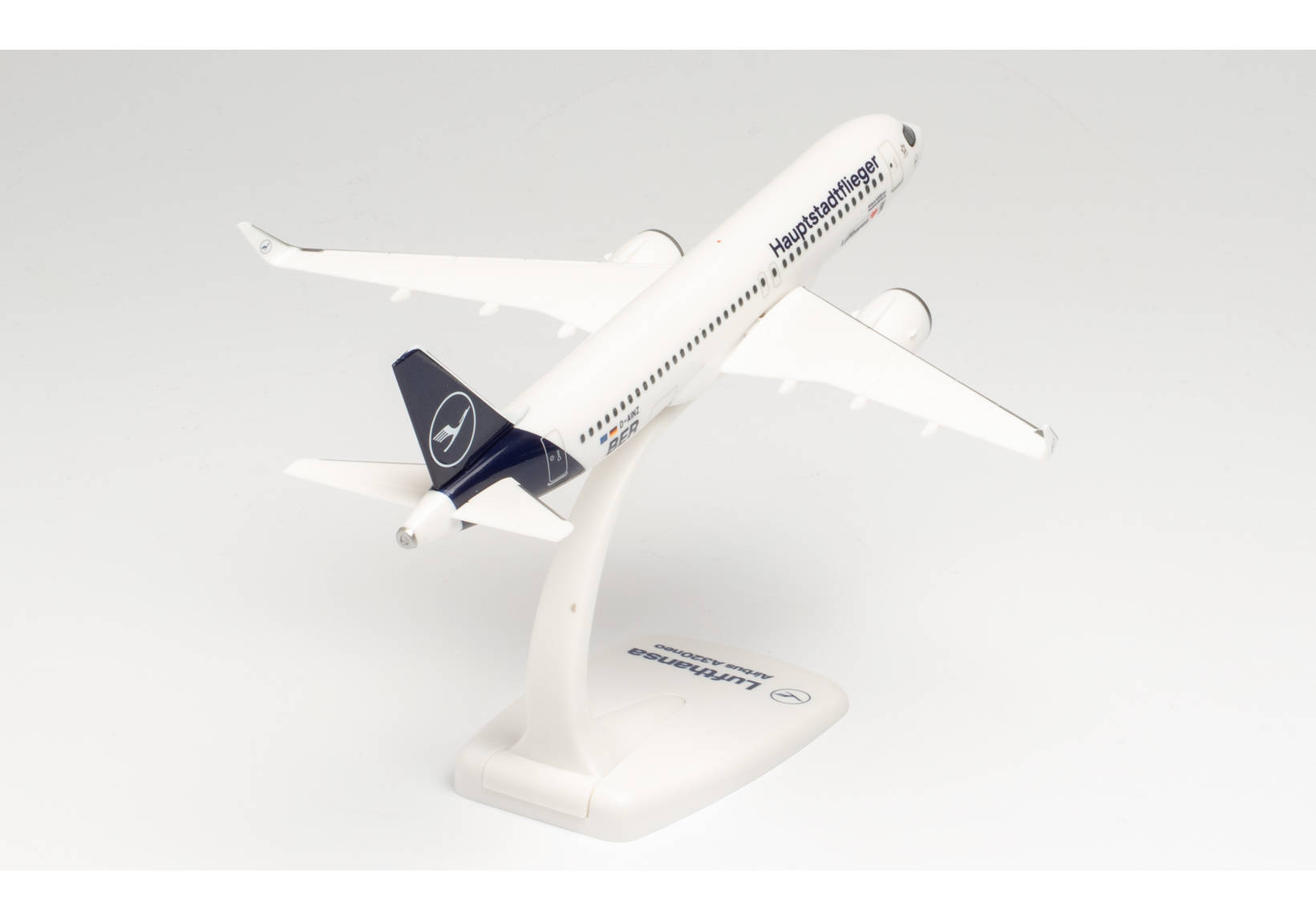 Herpa Wings Snap Fit 613156 - Lufthansa Airbus A320neo - Hauptstadtflieger. 1:200