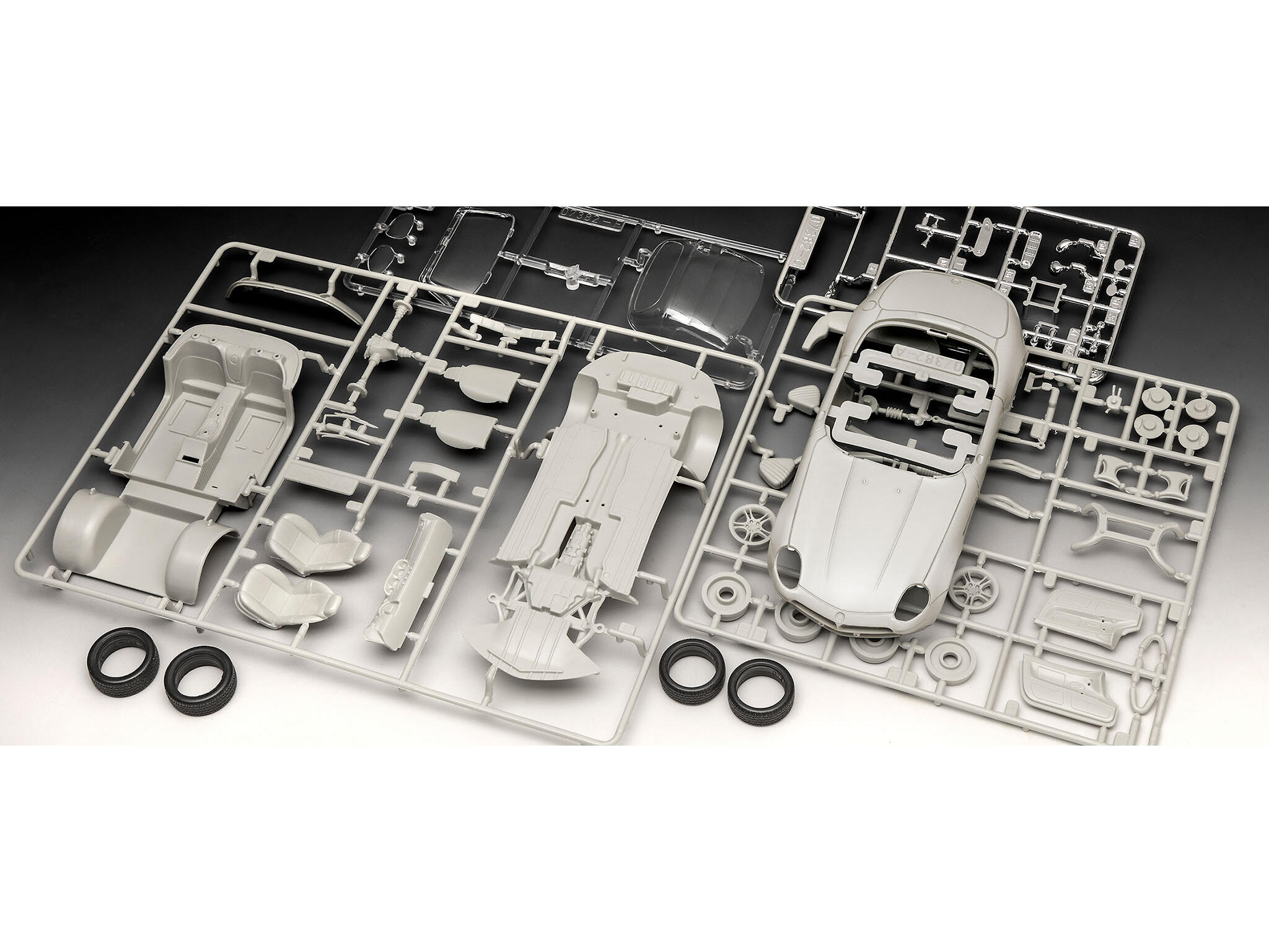 Revell 05662 | Geschenkset | BMW Z8 (James Bond 007) | The World Is Not Enough | 1:24
