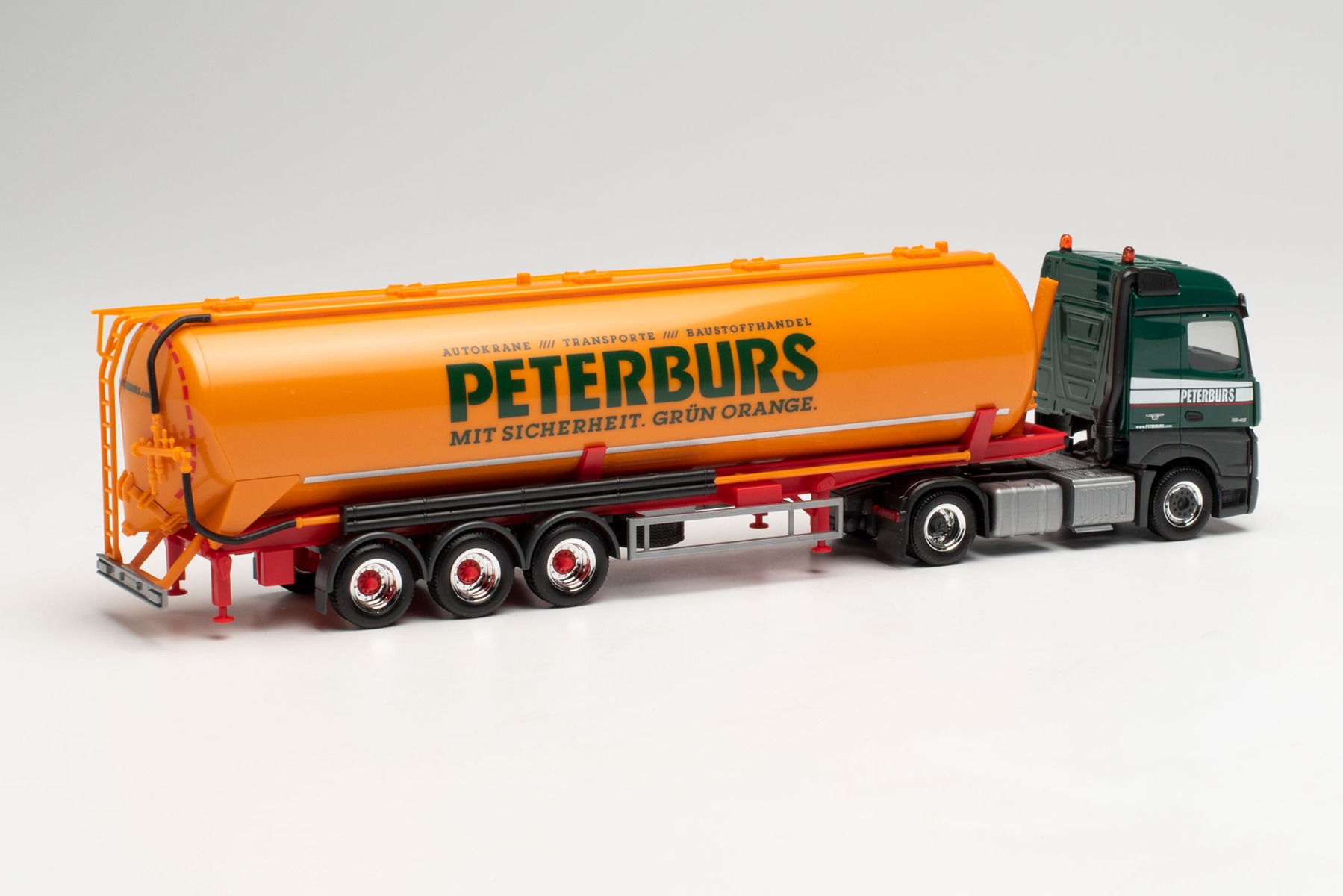 Herpa 313810 - Mercedes-Benz Actros Streamspace Silo-Sattelzug „Peterburs“ (NRW/Rheda-Wiedenbrück). 1:87