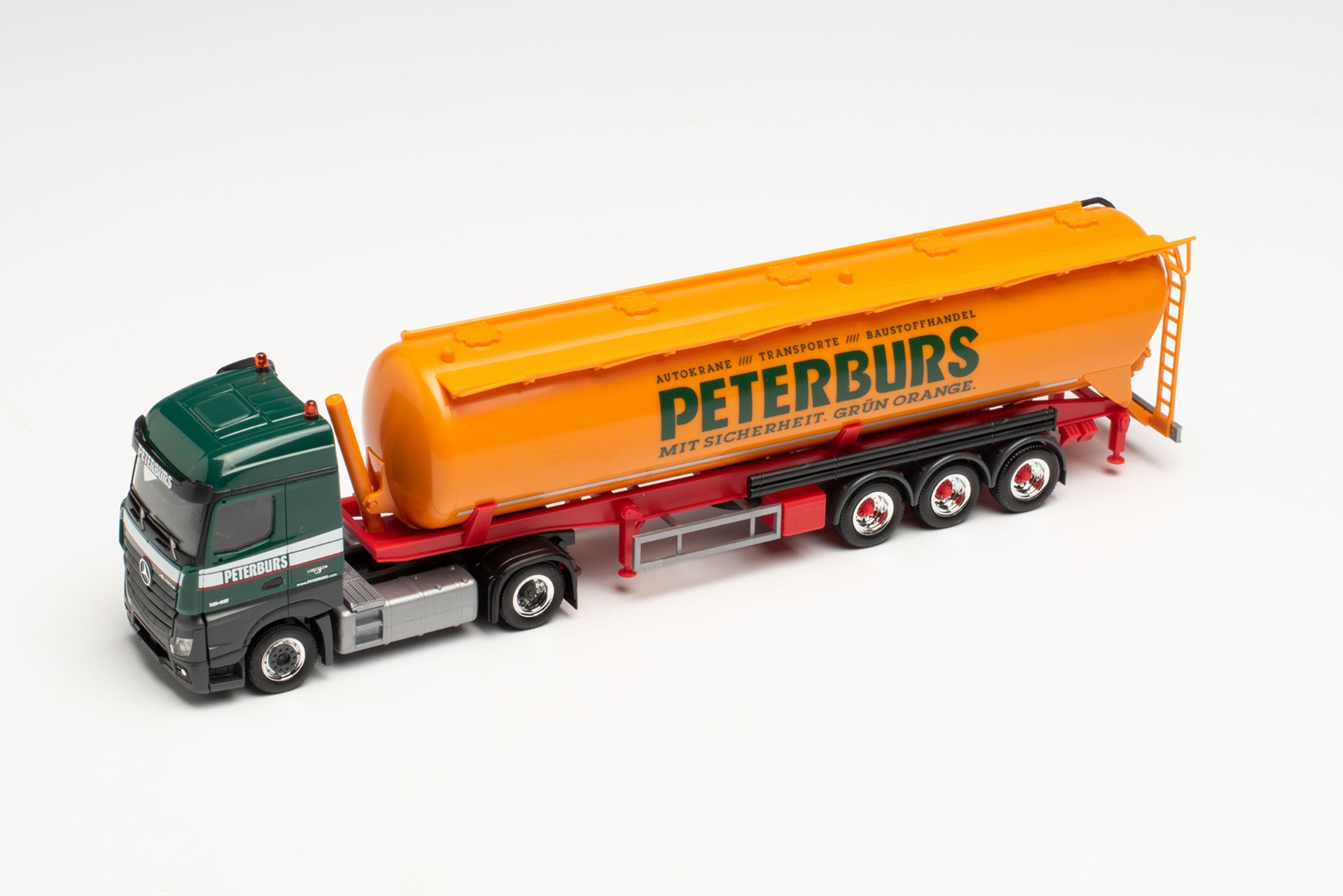 Herpa 313810 - Mercedes-Benz Actros Streamspace Silo-Sattelzug „Peterburs“ (NRW/Rheda-Wiedenbrück). 1:87
