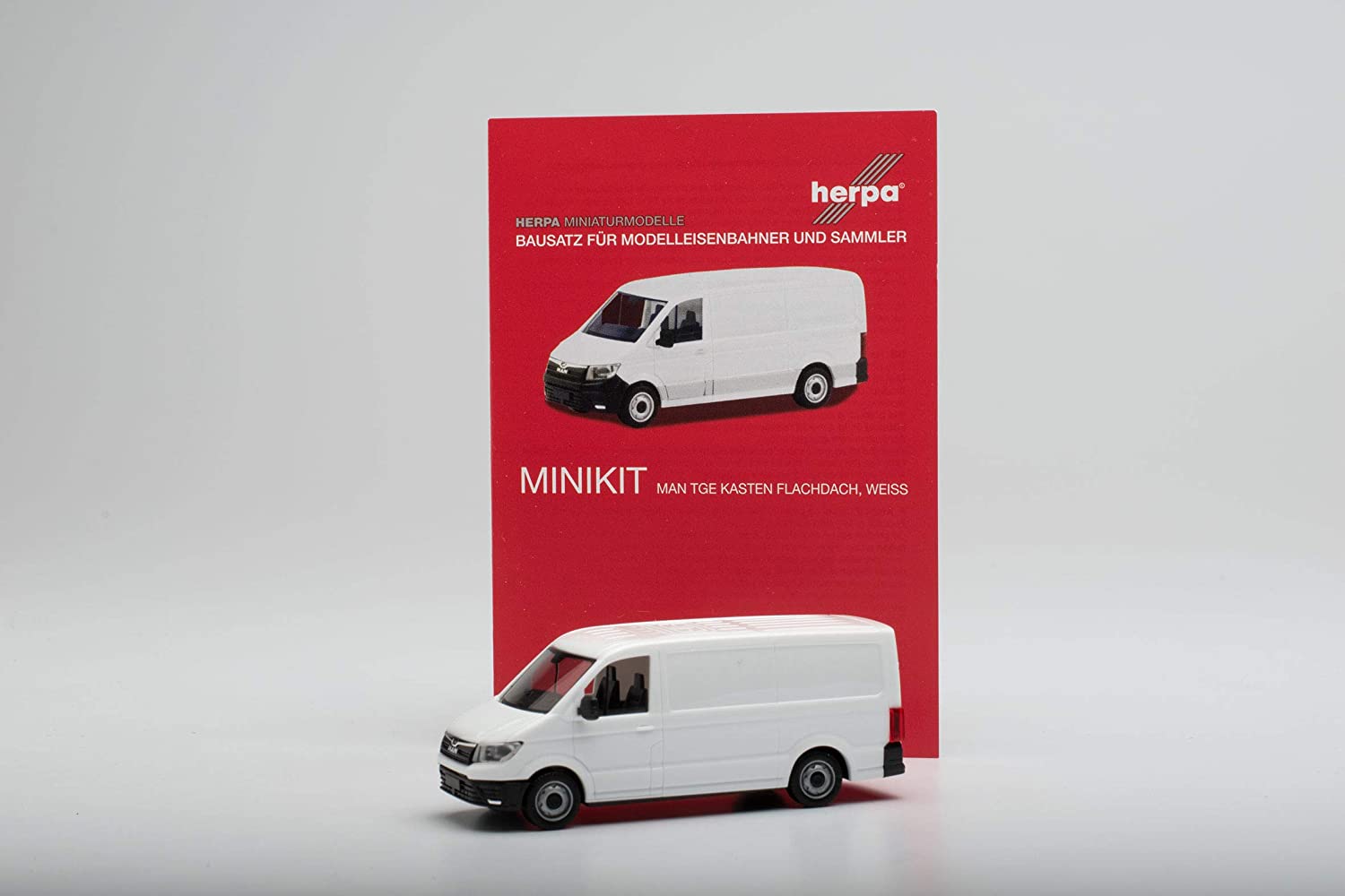 Herpa Minikit 013857 - MAN TGE Kasten Flachdach, weiß. 1:87