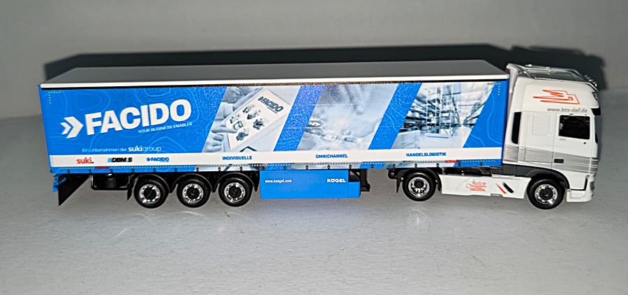 Herpa 941112 | DAF XF105 (2017) SSC | Gardinenplanen-Sattelzug | FACIDO/Justen | 1:87
