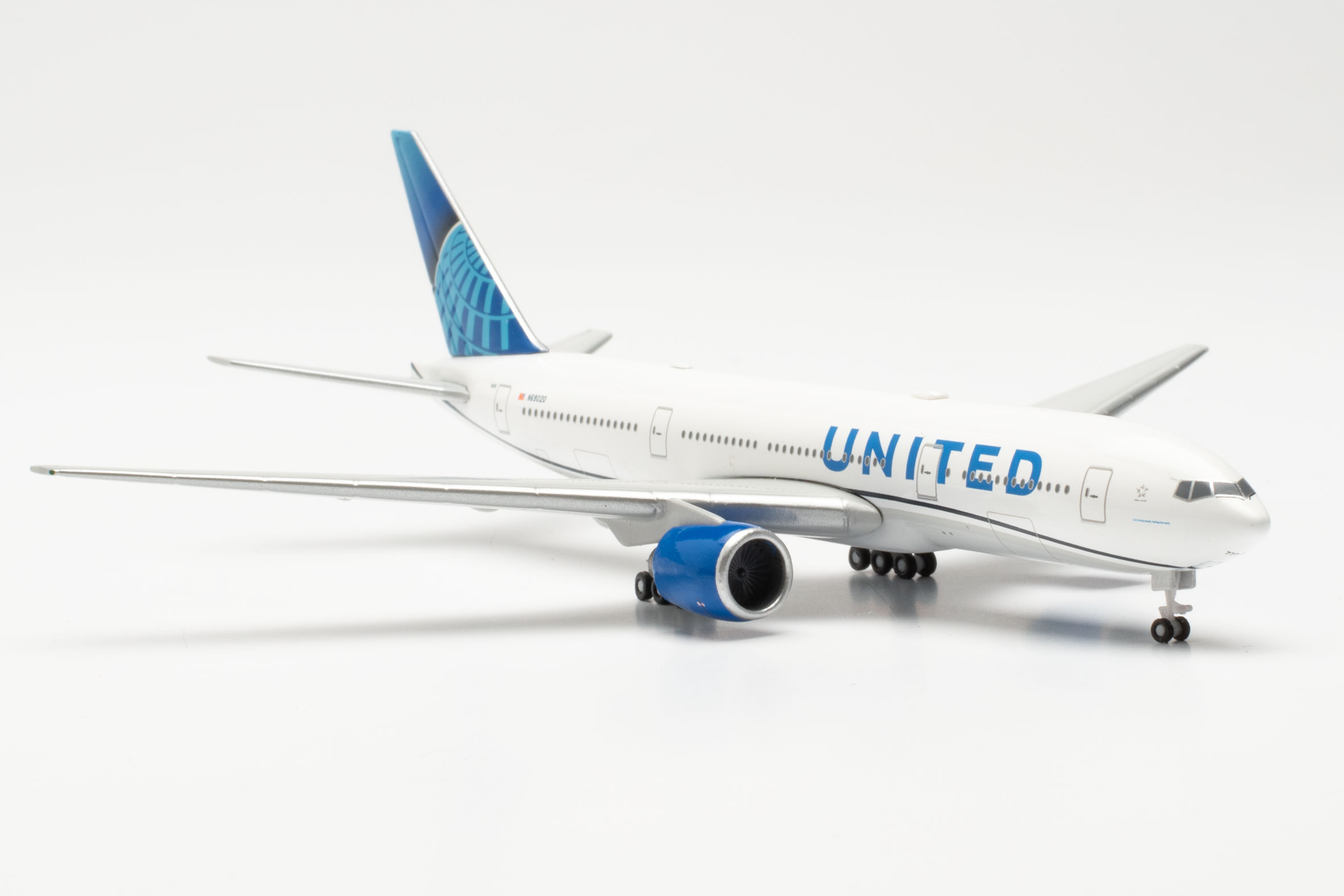 Herpa Wings 537353 | United Airlines Boeing 777-200 | N69020 | 1:500