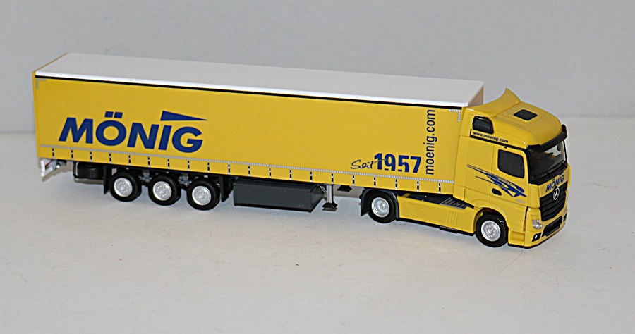 Herpa 950015 | MB Actros ´18 Streamspace | Gardinenplanensattelzug | Mönig | 1:87