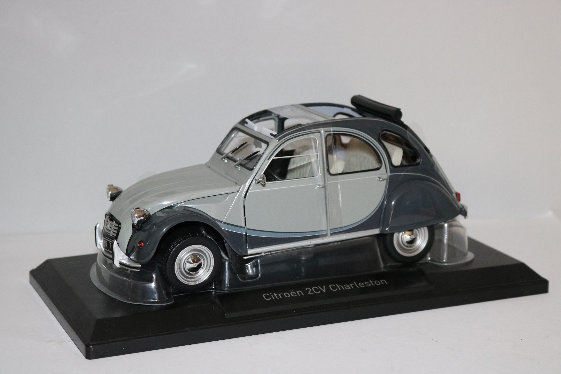 Norev 181487 | Citroën 2CV Charleston 1983 | Cormoran Grau/Nocturne Grau | 1:18