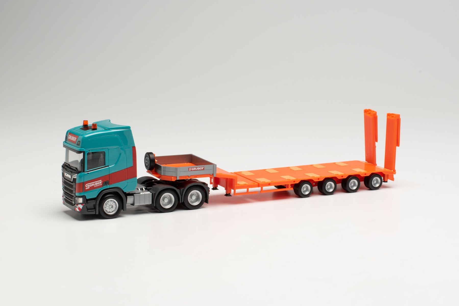 Herpa 314220 - Scania CR 20 HD 6x4 Semitieflade-Sattelzug - Gruber (Italien/Auer). 1:87