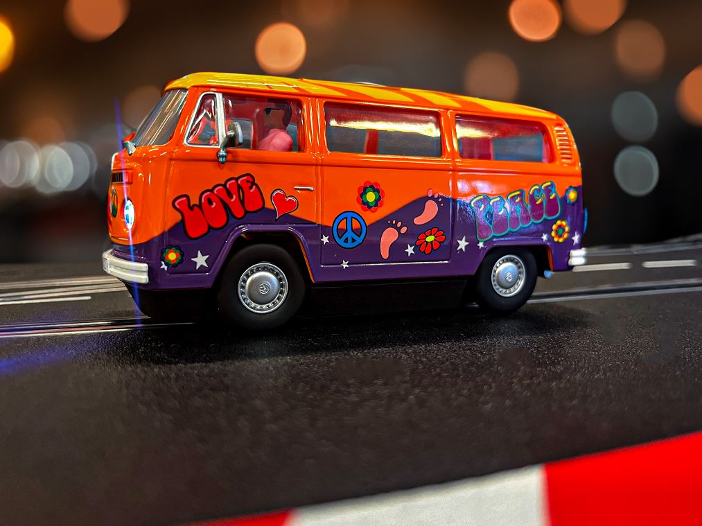 31095 Carrera Dig.132 | VW Bus T2b  | Peace and Love | 1:32