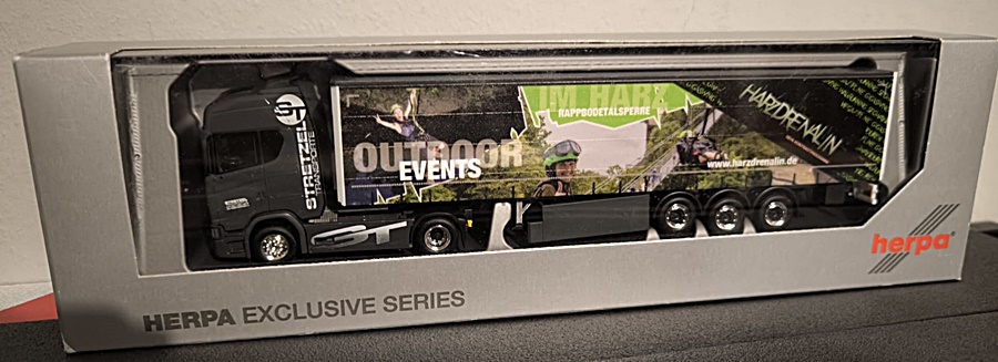 Herpa 938976 | Scania CS HD Gardinenplanen-Sattelzug  | Harzdrenalin | 1:87