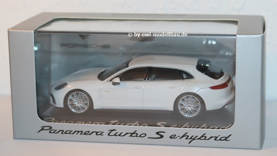Minichamps WAP0207630J - Porsche Panamera Turbo S E-Hybrid Sport Turismo 2020 - weiß. 1:43