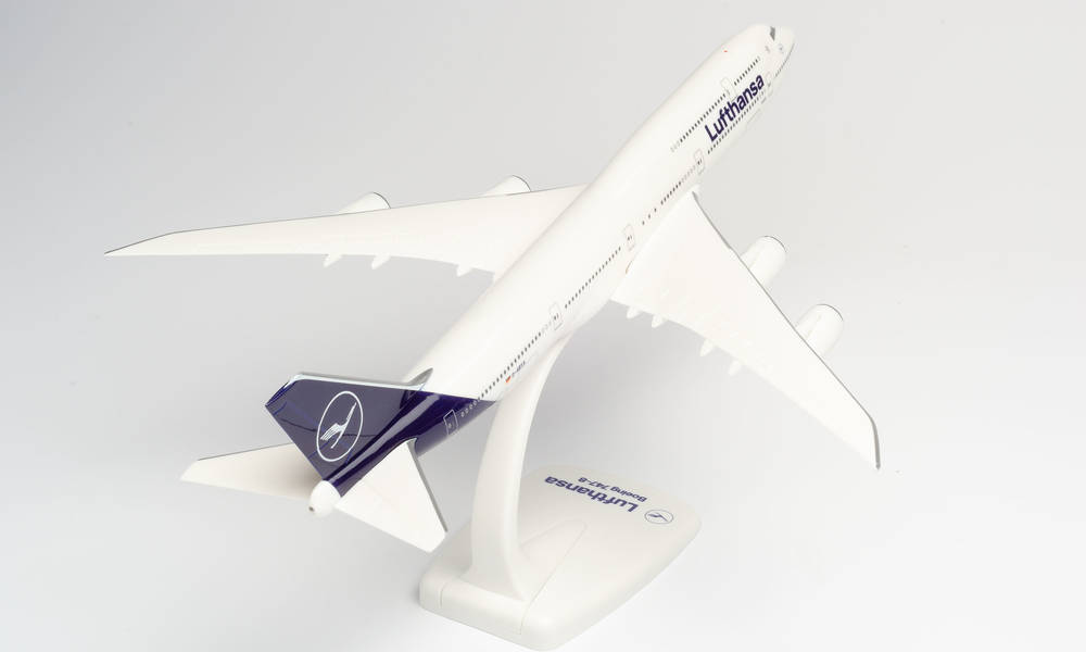 Herpa Wings SF 611930 | Lufthansa Boeing 747-8 | Intercontinental - New 2018 Colors | 1:250