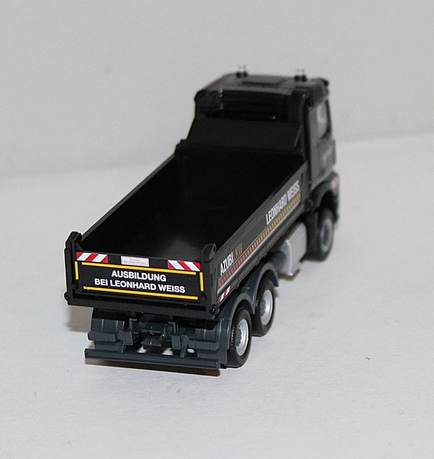 Herpa 952408 | Mercedes-Benz Arocs | Kipper 3achs | Leonhard Weiss/Ausbildung | 1:87