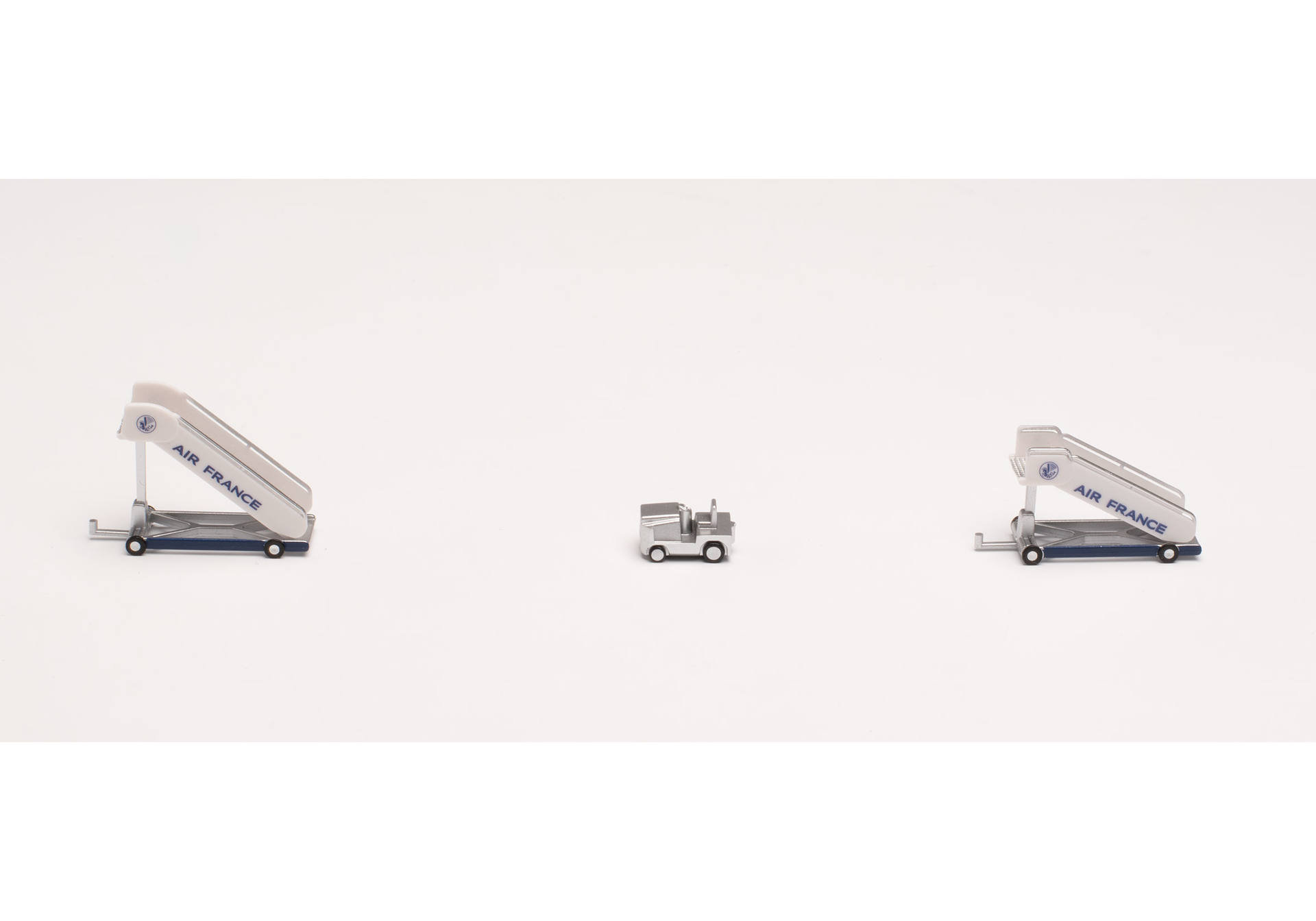 Herpa Wings Zubehör 571876 | Air France historische  Passagier Treppen (2) mit Zugfahrzeug (1) | 1:200