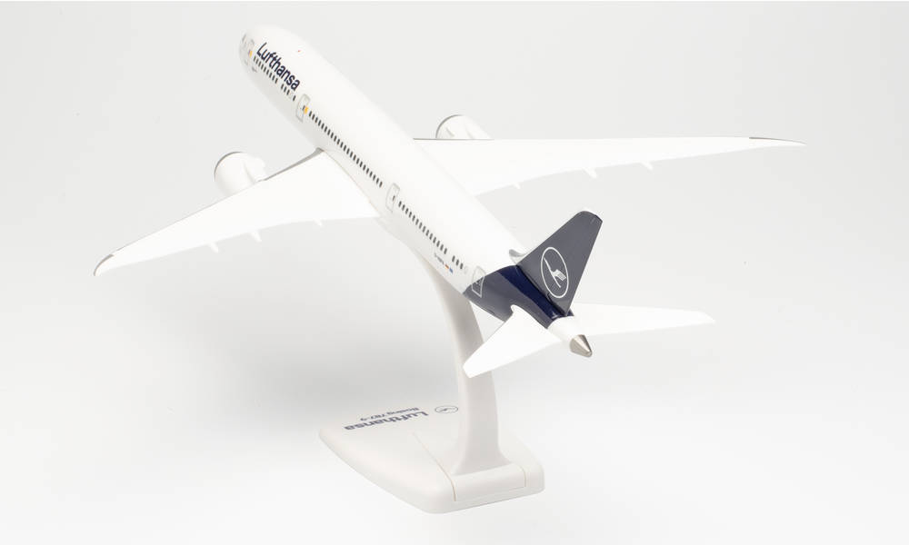 Herpa Wings Snap Fit 613453 - Lufthansa Boeing 787-9 Dreamliner – D-ABPA Berlin. 1:200