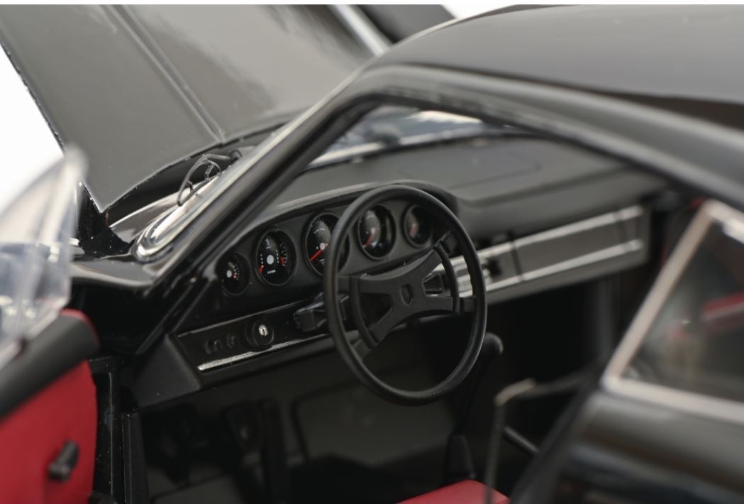 Schuco 450047200 | Porsche 911 S Coupé | schwarz | 1:18
