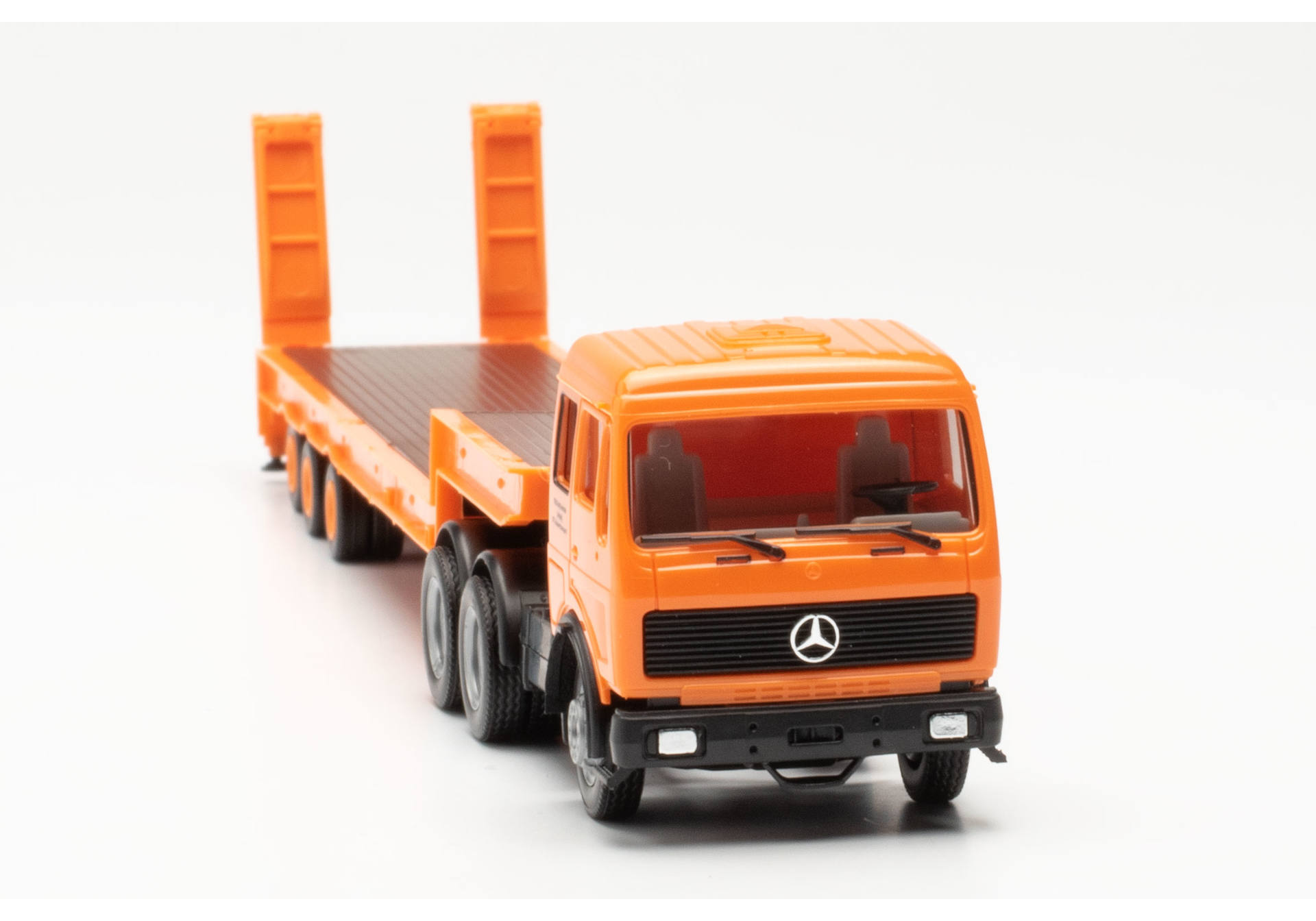 Herpa 317078 | Mercedes-Benz NG 80 Tieflade-Sattelzug | Deutrans | 1:87
