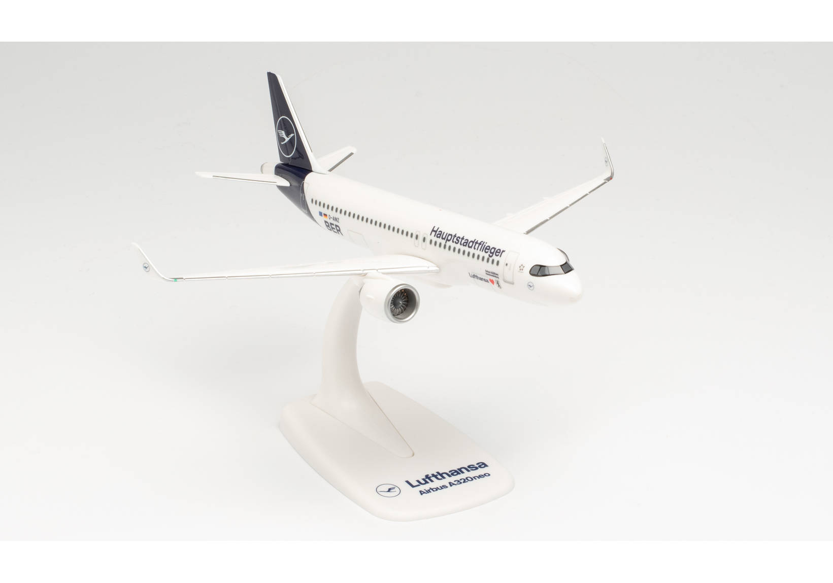 Herpa Wings Snap Fit 613156 - Lufthansa Airbus A320neo - Hauptstadtflieger. 1:200