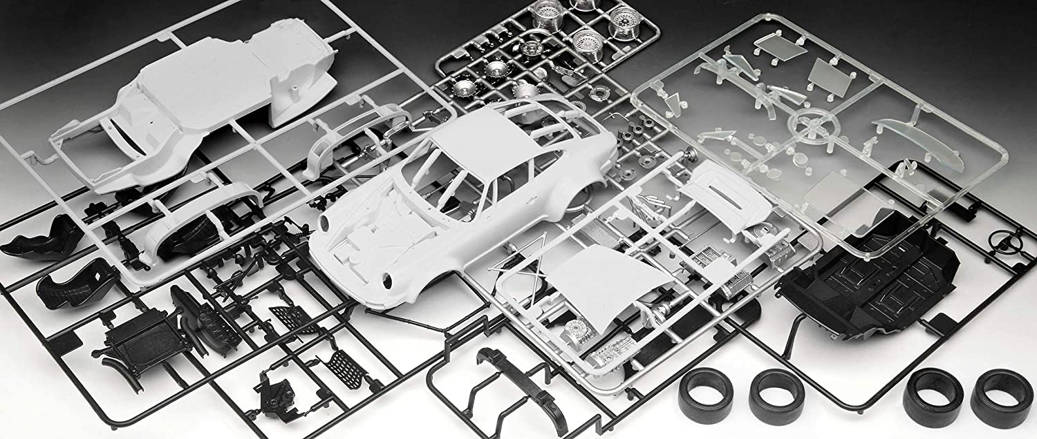 Revell 07685 - Porsche 934 RSR - Martini. 1:24