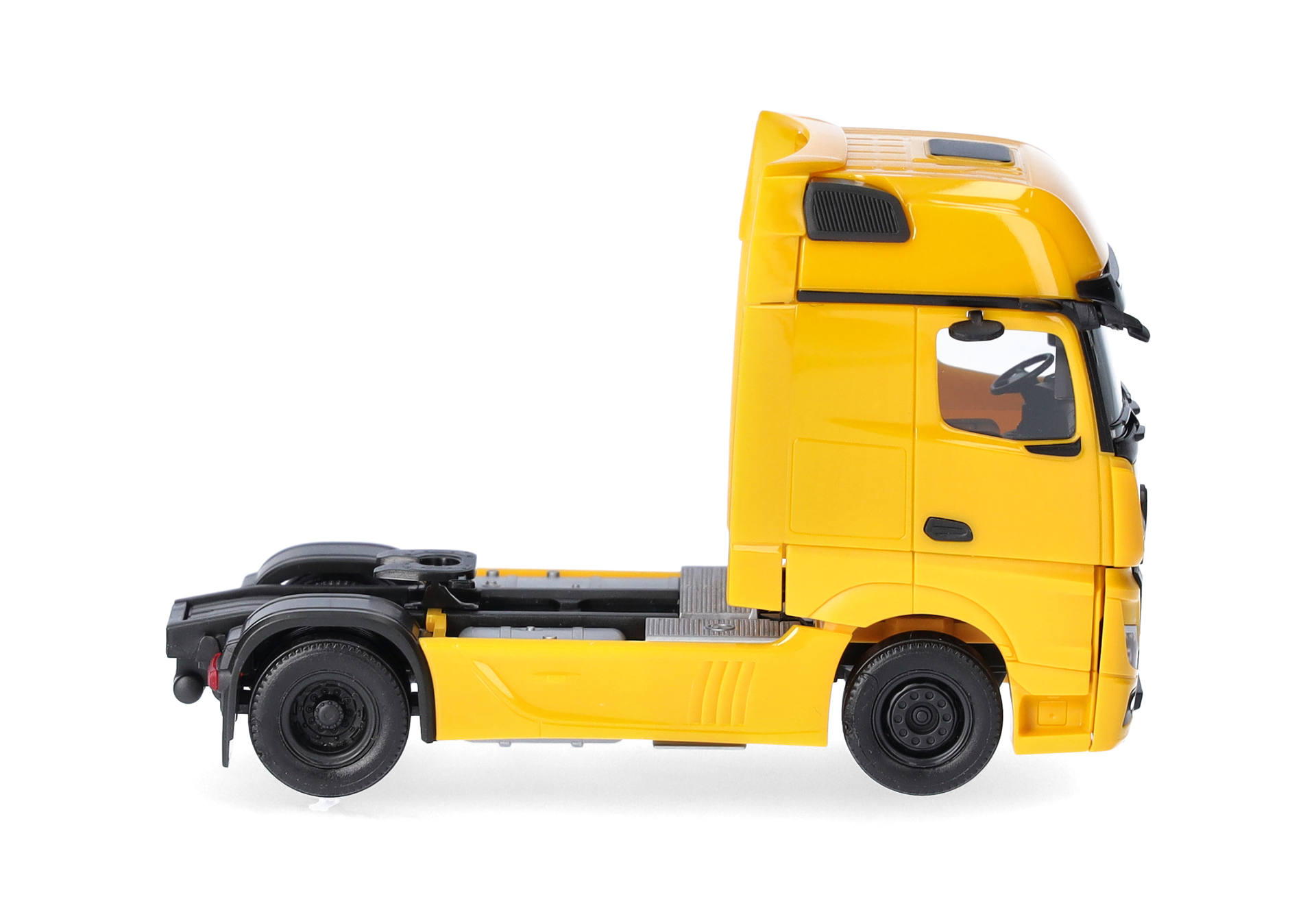 Herpa 317948-002 | MB Actros L 18 Gigaspace 2achs | ginstergelb | 1:87