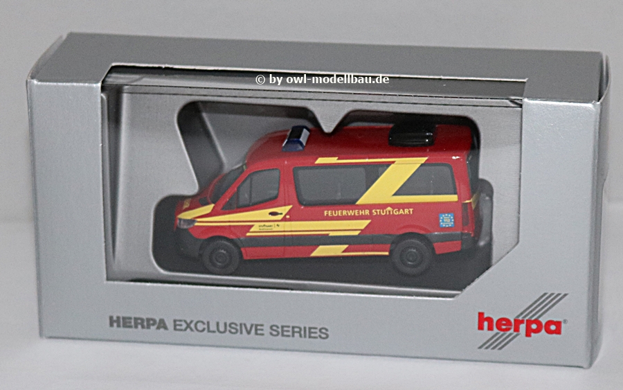 Herpa 945141 - Mercedes-Benz Sprinter `18 Flachdach Bus - MTW Feuerwehr Stuttgart. 1:87