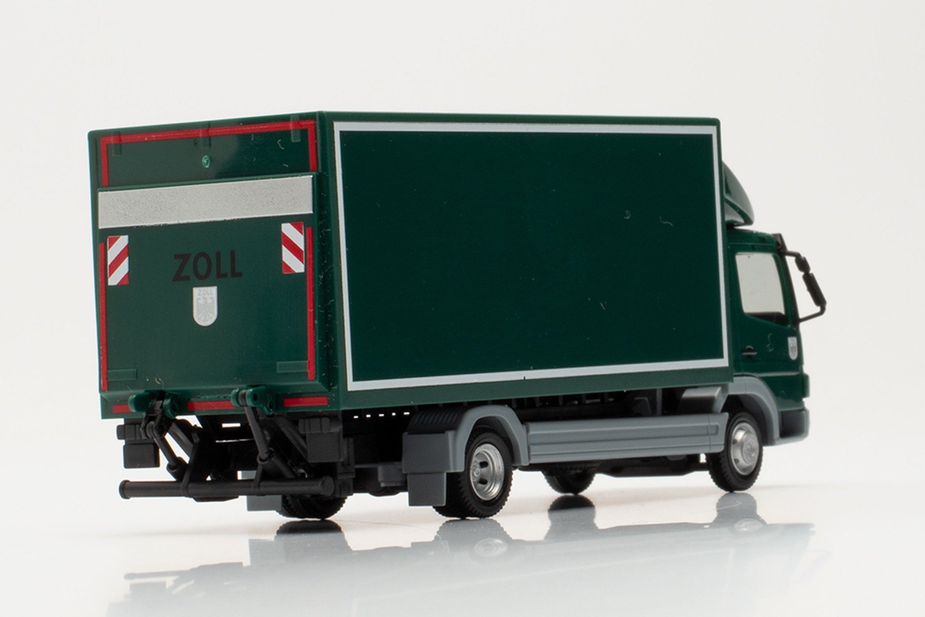 Herpa 096645 - Mercedes-Benz Atego `10 Koffer-LKW mit Ladebordwand - Zoll. 1:87