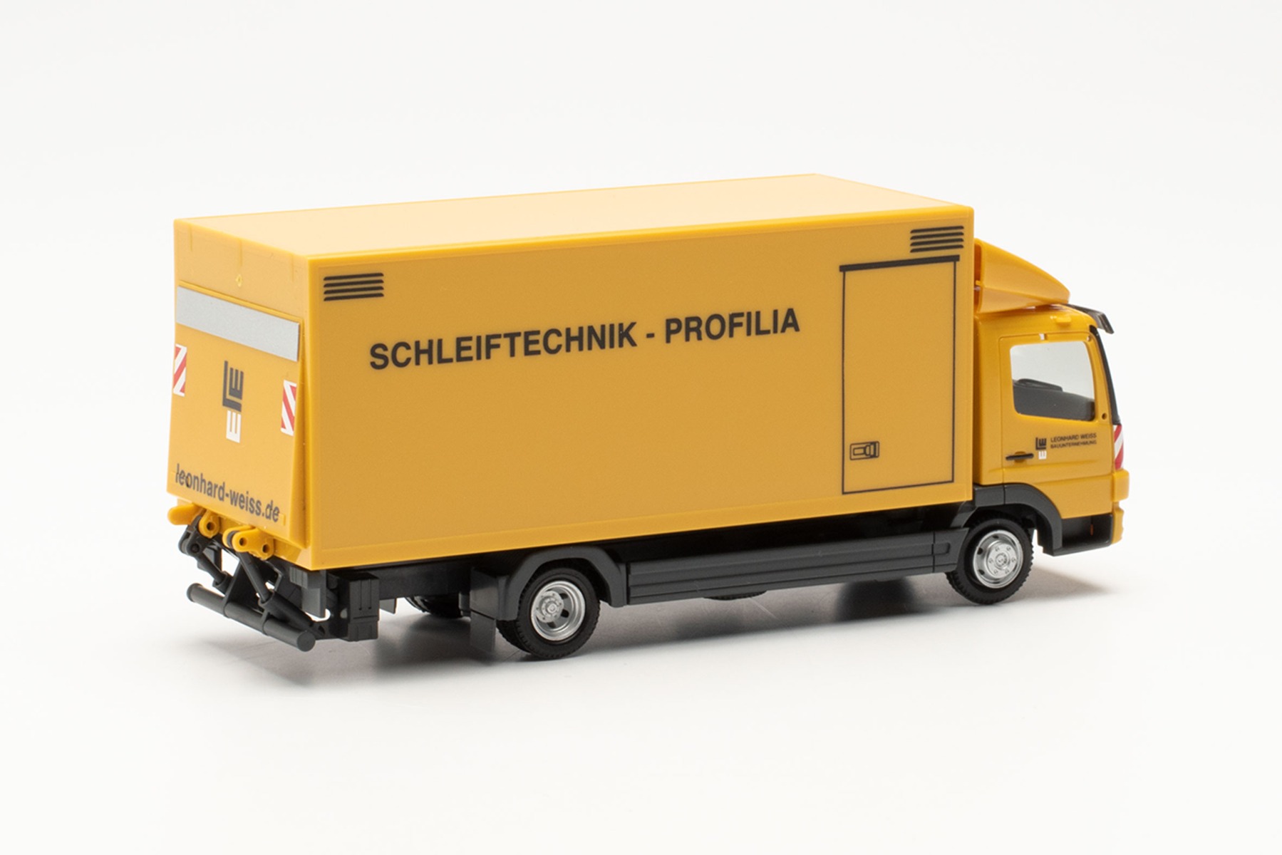 Herpa 950053 - Mercedes-Benz Atego `04 Koffer-LKW mit Ladebordwand "Leonhard Weiss Schleiftechnik Profilia". 1:87