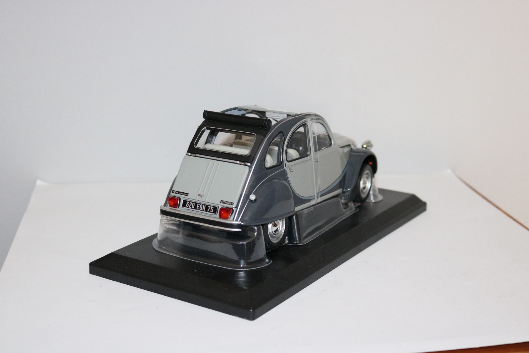 Norev 181487 | Citroën 2CV Charleston 1983 | Cormoran Grau/Nocturne Grau | 1:18