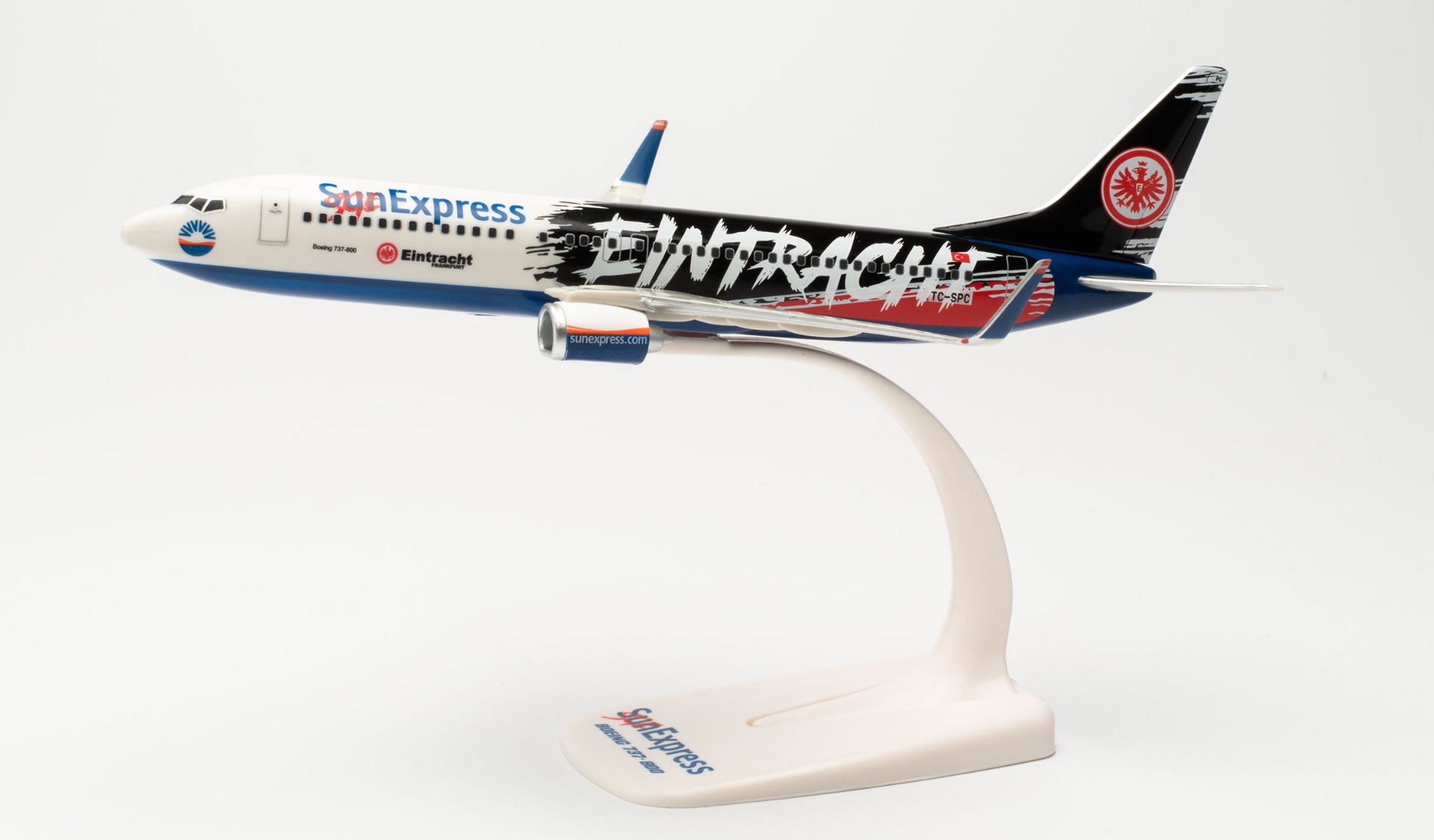 Herpa Wings Snap Fit 613200 - Sun Express Boeing 737-800 - Eintracht Frankfurt - SGE Express – TC-SPC. 1:200