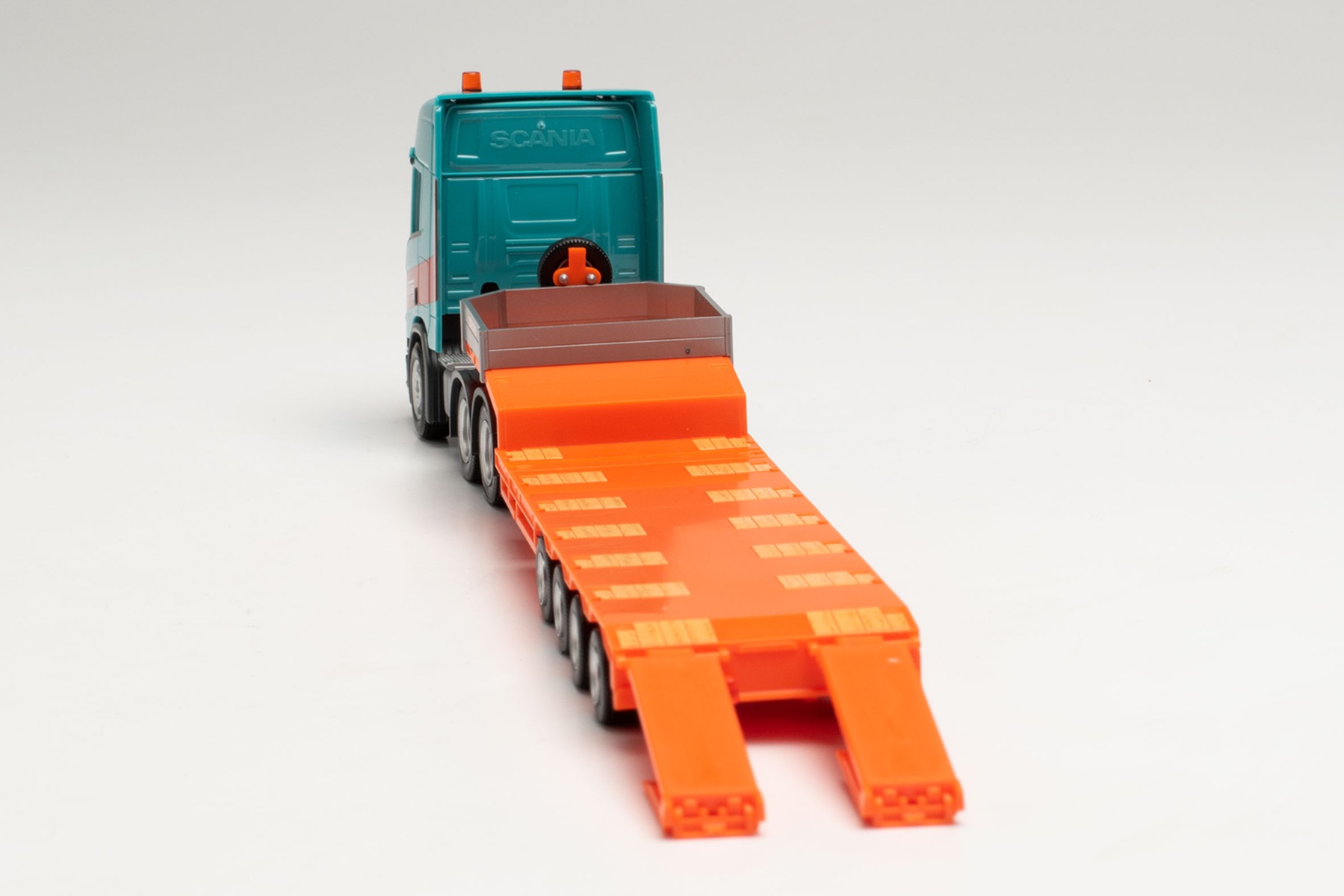 Herpa 314220 - Scania CR 20 HD 6x4 Semitieflade-Sattelzug - Gruber (Italien/Auer). 1:87