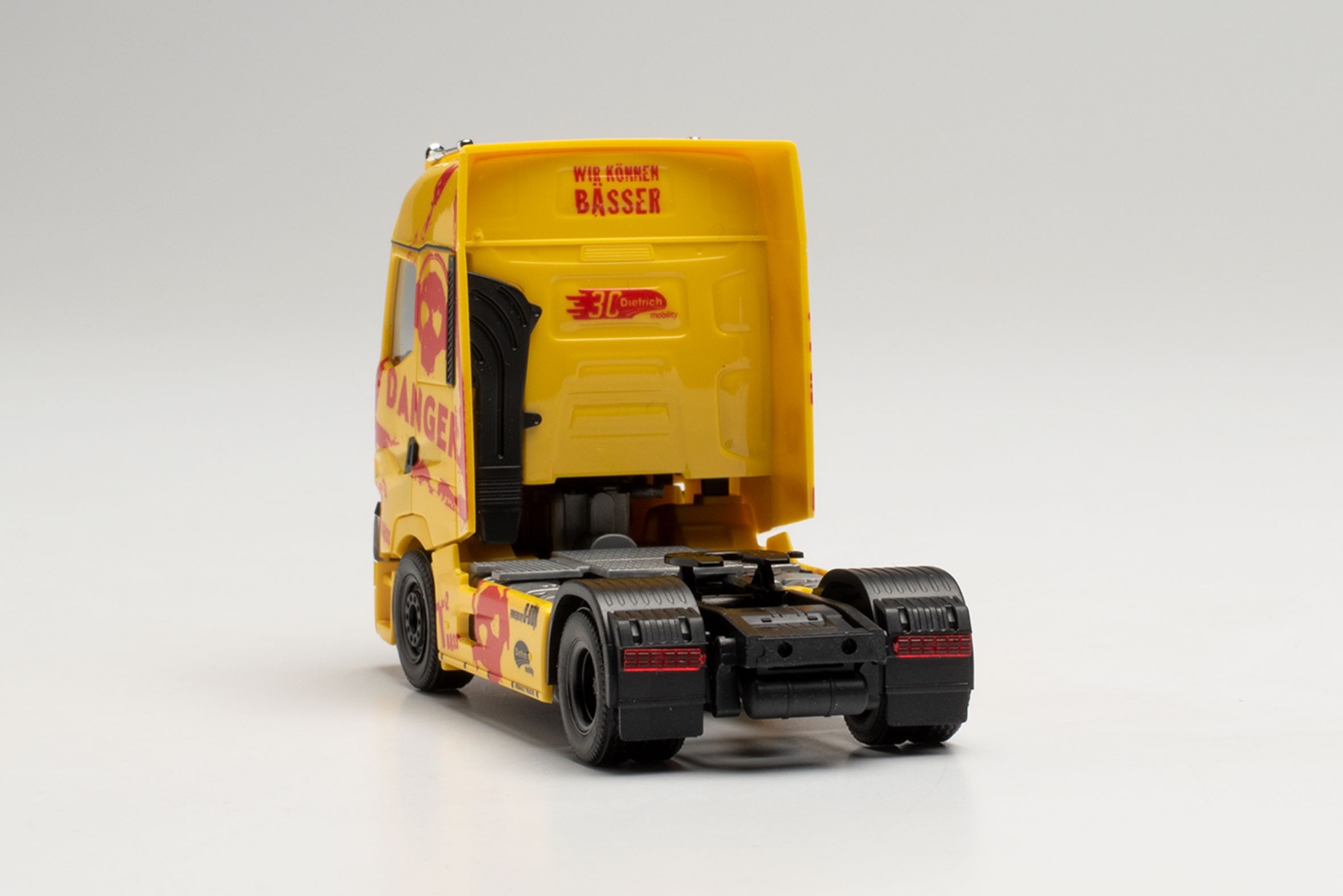 Herpa 314183 - Renault T Zugmaschine - Dietrich Nutzfahrzeuge / Danger (NRW/Wenden). 1:87