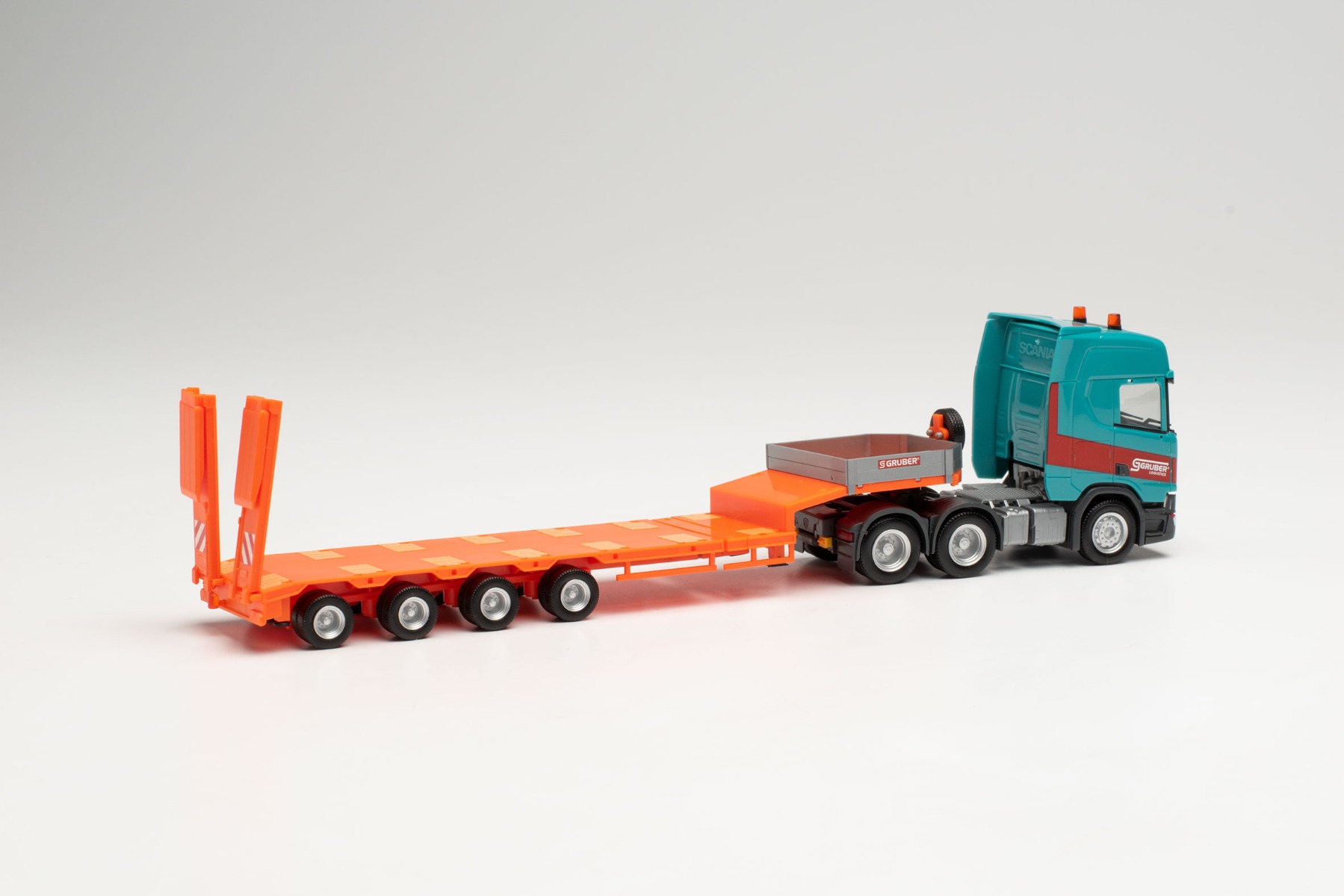 Herpa 314220 - Scania CR 20 HD 6x4 Semitieflade-Sattelzug - Gruber (Italien/Auer). 1:87