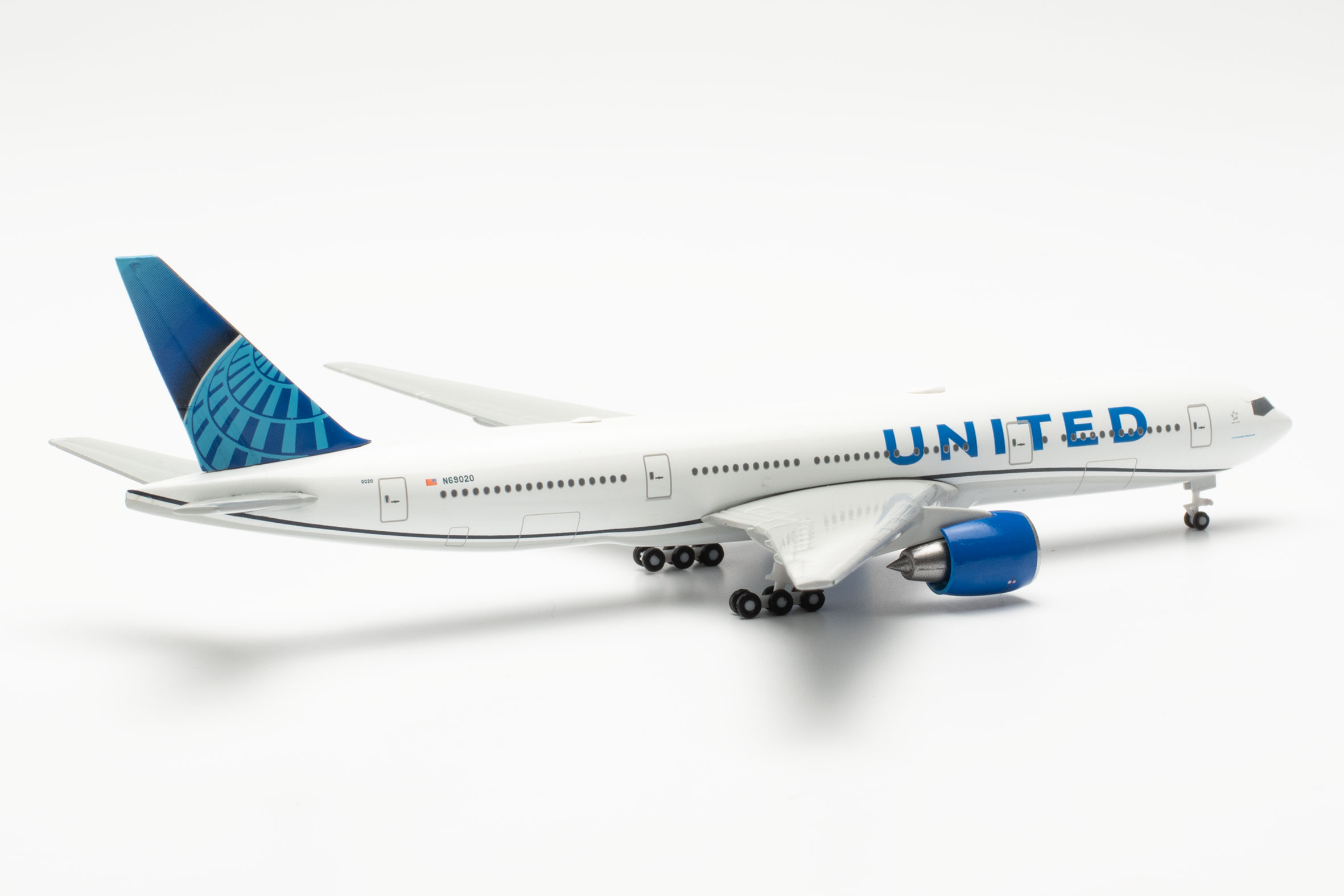 Herpa Wings 537353 | United Airlines Boeing 777-200 | N69020 | 1:500