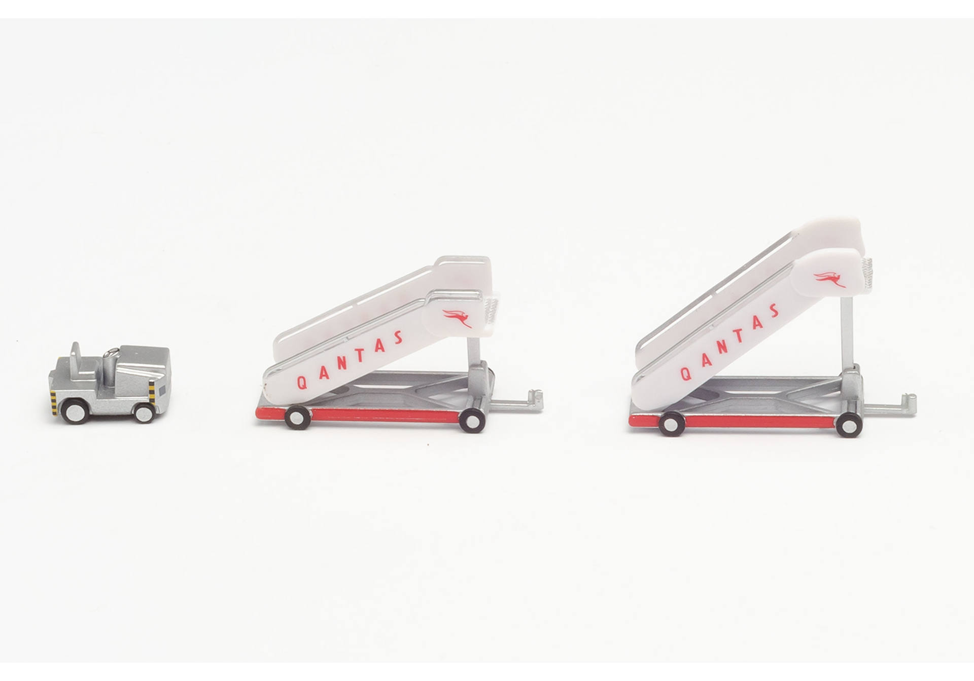 Herpa Wings Zubehör 571005 | Qantas  | Fluggasttreppen (2x) mit Zugfahrzeug (1x) | 1:200