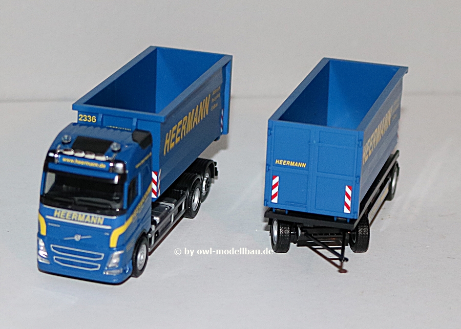 Herpa 945684 - Volvo FH Gl. Abrollmulden- Hängerzug - Heermann. 1:87