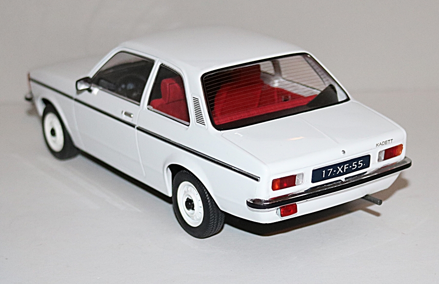 Triple9 1800120 - Opel Kadett C2 - 1977 - weiss. 1:18