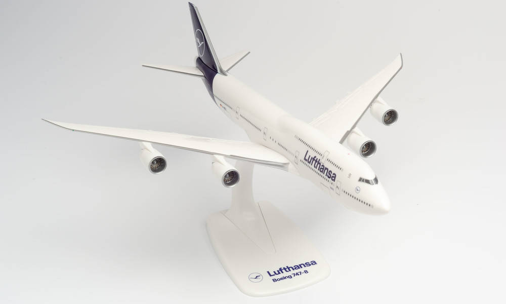 Herpa Wings SF 611930 | Lufthansa Boeing 747-8 | Intercontinental - New 2018 Colors | 1:250
