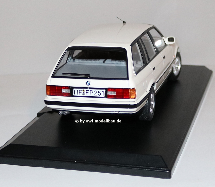 Norev 183217 -  BMW 325i Touring 1988 - weiß. 1:18.