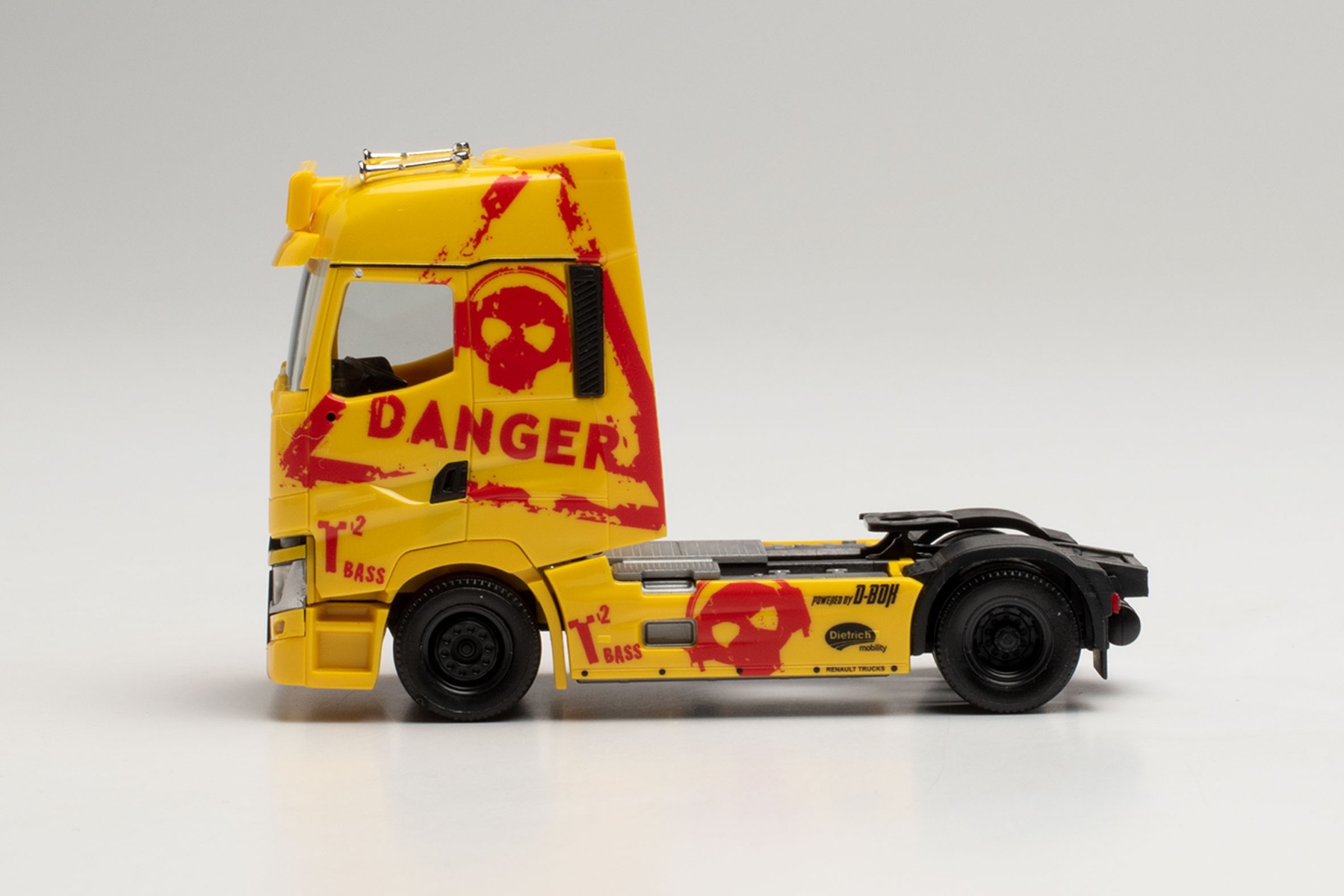 Herpa 314183 - Renault T Zugmaschine - Dietrich Nutzfahrzeuge / Danger (NRW/Wenden). 1:87