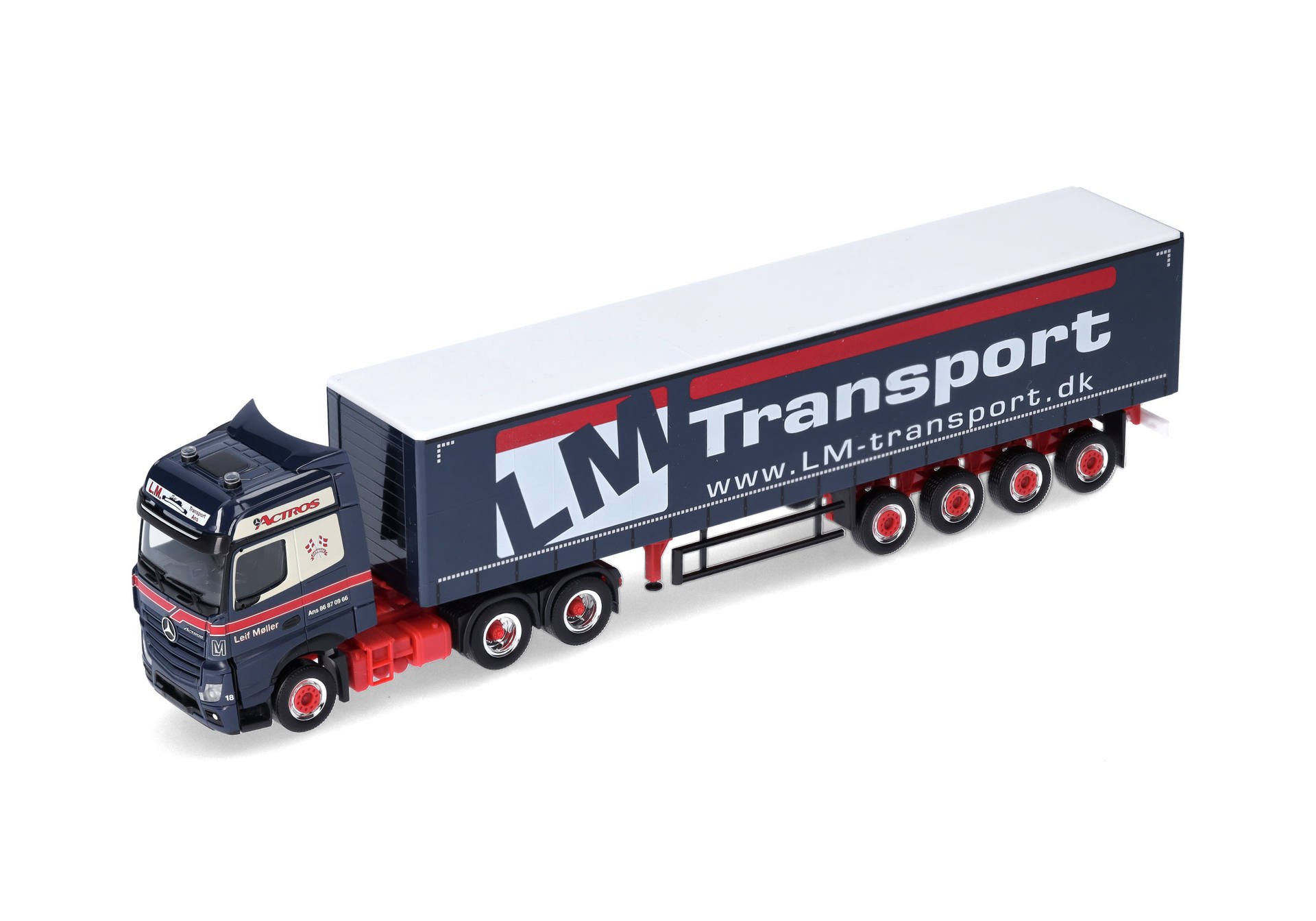 Herpa 316330 | MB Actros Bigspace | Gardinenplanen-Sattelzug | Mitnahmestapler | Leif Møller | 1:87