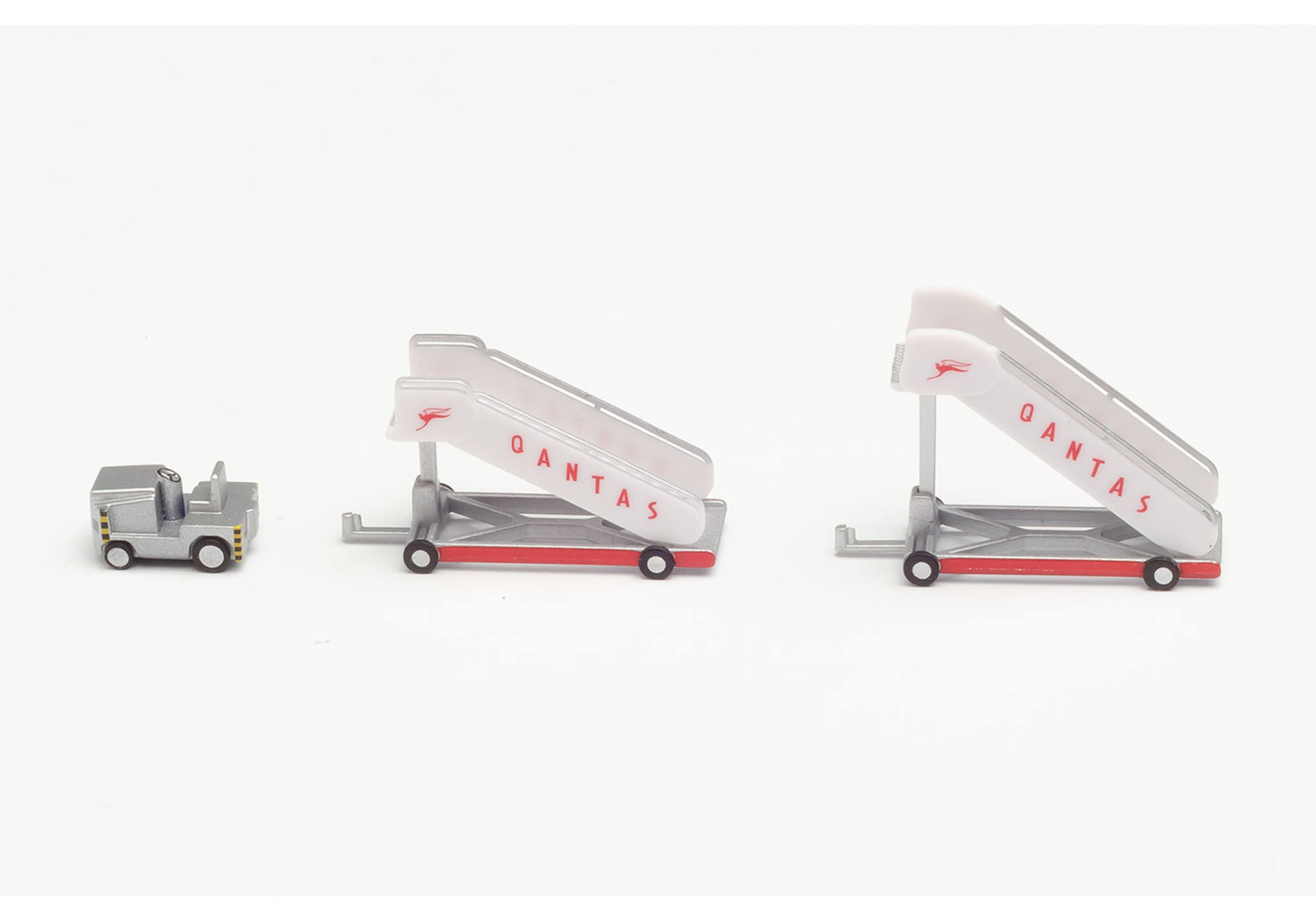 Herpa Wings Zubehör 571005 | Qantas  | Fluggasttreppen (2x) mit Zugfahrzeug (1x) | 1:200