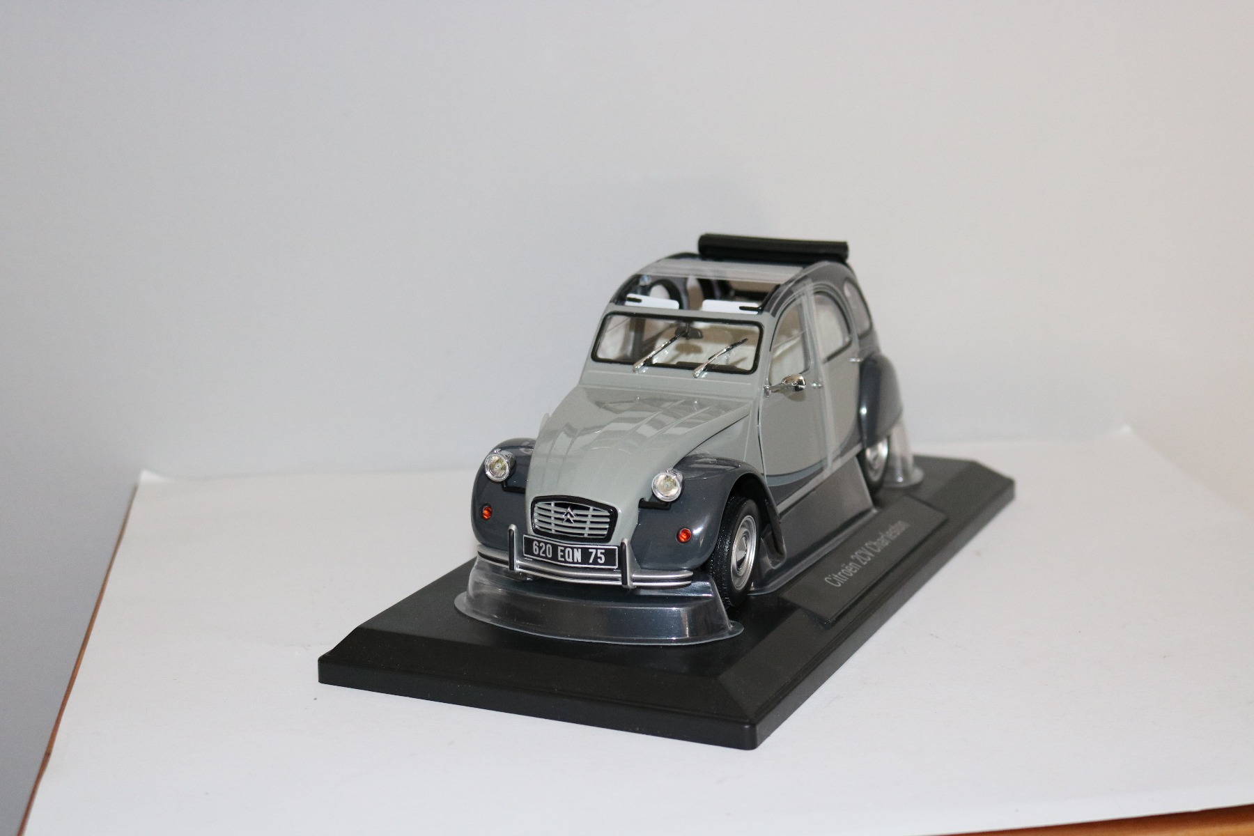 Norev 181487 | Citroën 2CV Charleston 1983 | Cormoran Grau/Nocturne Grau | 1:18