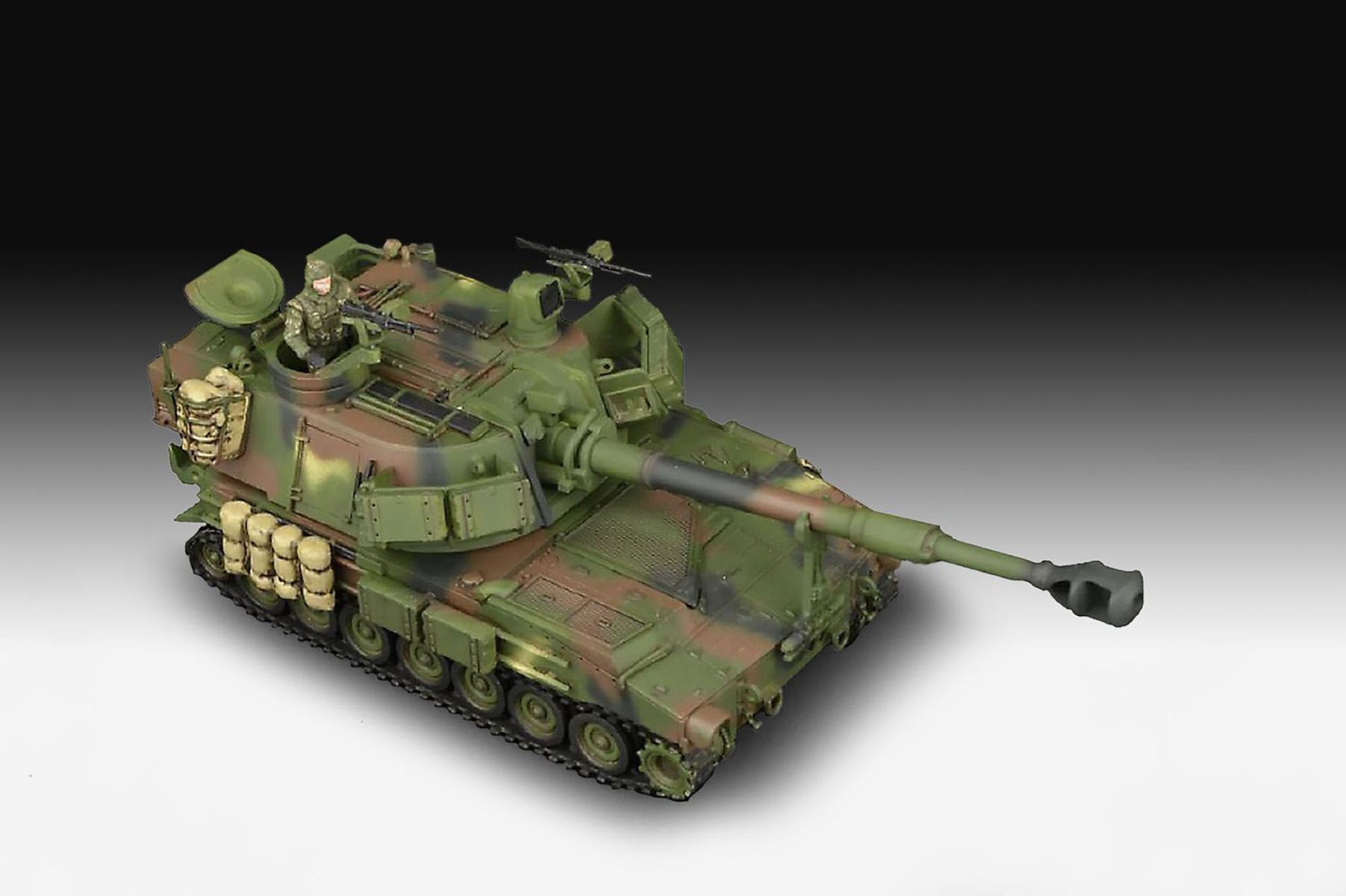 Revell 03331 - Panzerhaubitze M109A6 "Paladin". 1:72