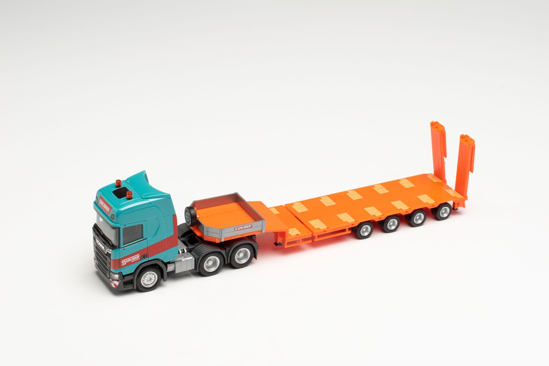 Herpa 314220 - Scania CR 20 HD 6x4 Semitieflade-Sattelzug - Gruber (Italien/Auer). 1:87