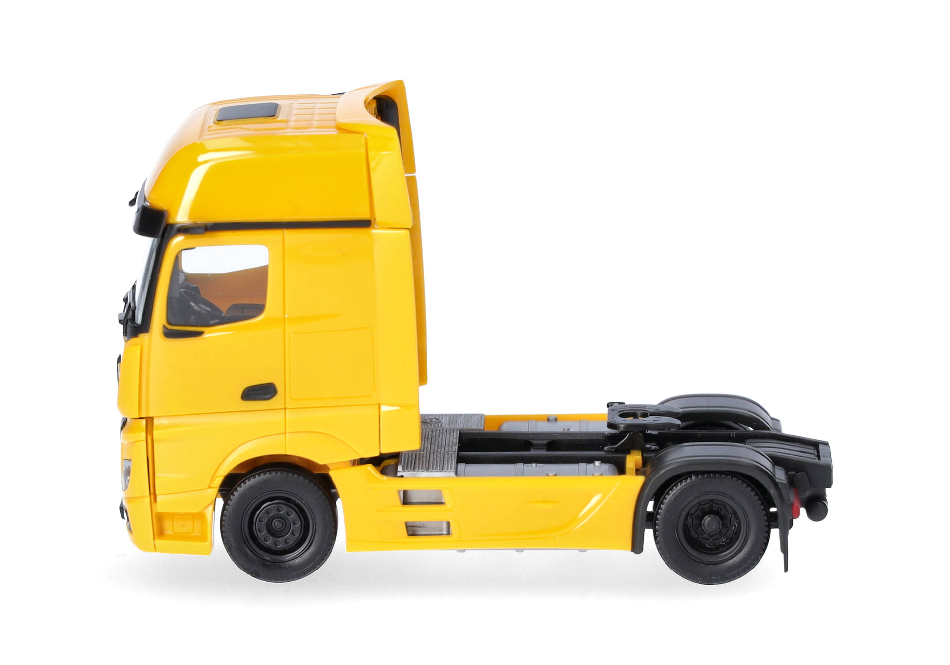 Herpa 317948-002 | MB Actros L 18 Gigaspace 2achs | ginstergelb | 1:87