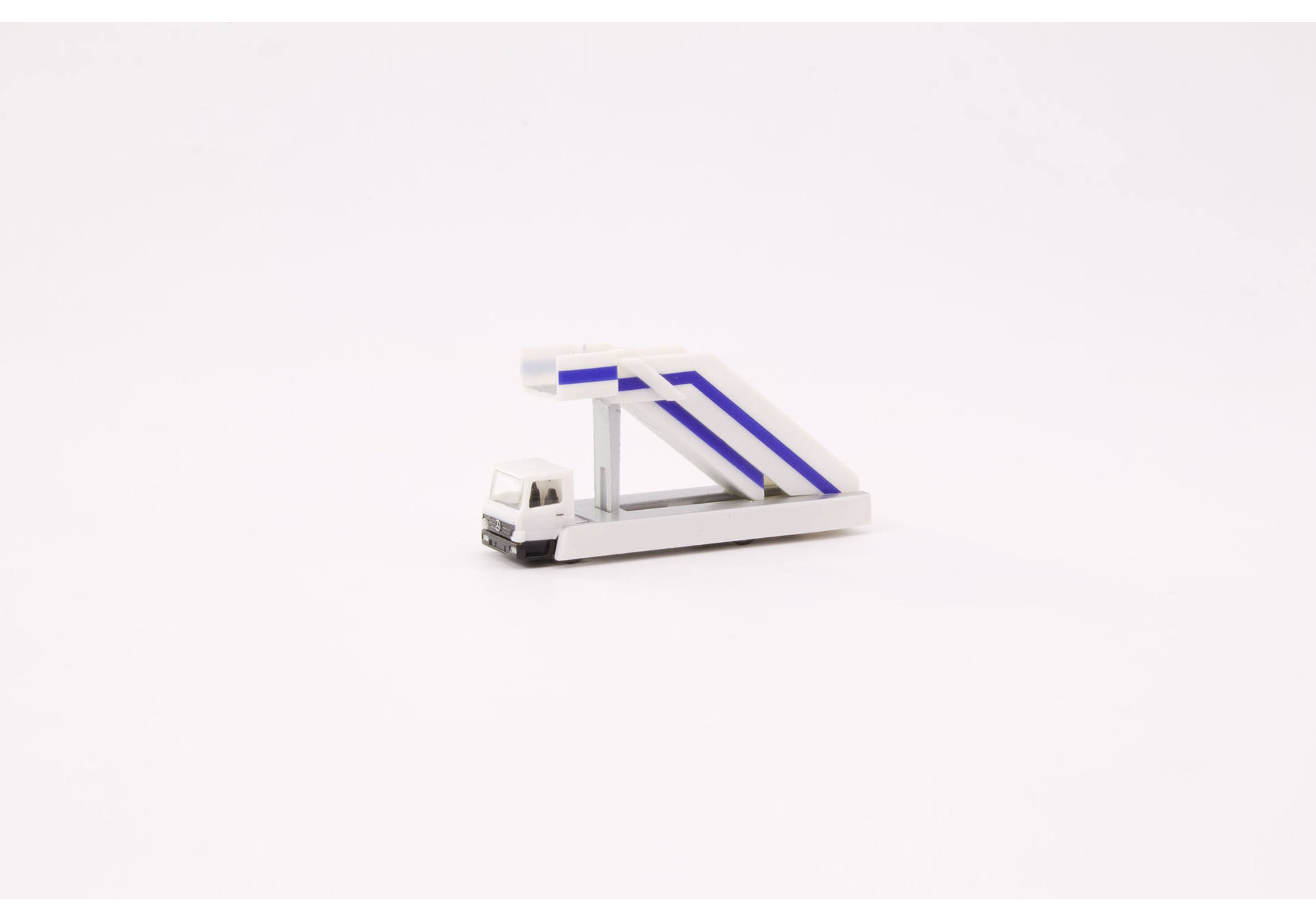 Herpa Wings Zubehör 551793 | Selbstfahrende Fluggasttreppe | 1:200