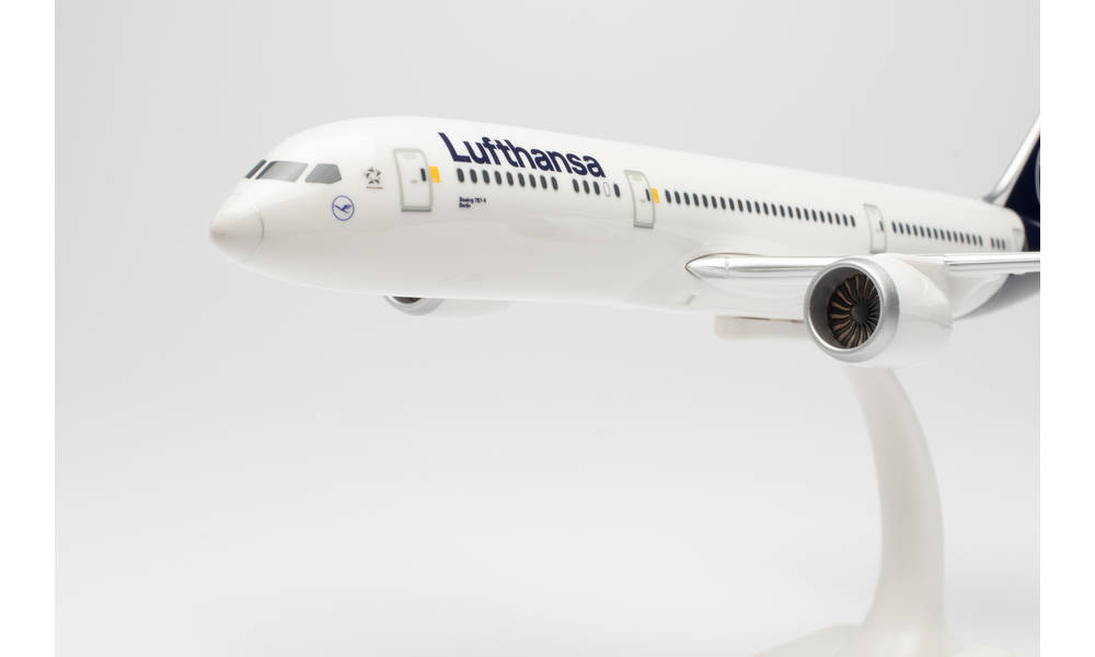 Herpa Wings Snap Fit 613453 - Lufthansa Boeing 787-9 Dreamliner – D-ABPA Berlin. 1:200