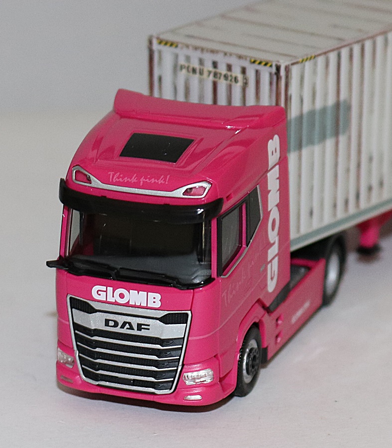 Herpa 954426 | DAF XG Container-Seitenlader mit 40 ft. Container m. Gebrauchsspuren | Glomb | 1:87