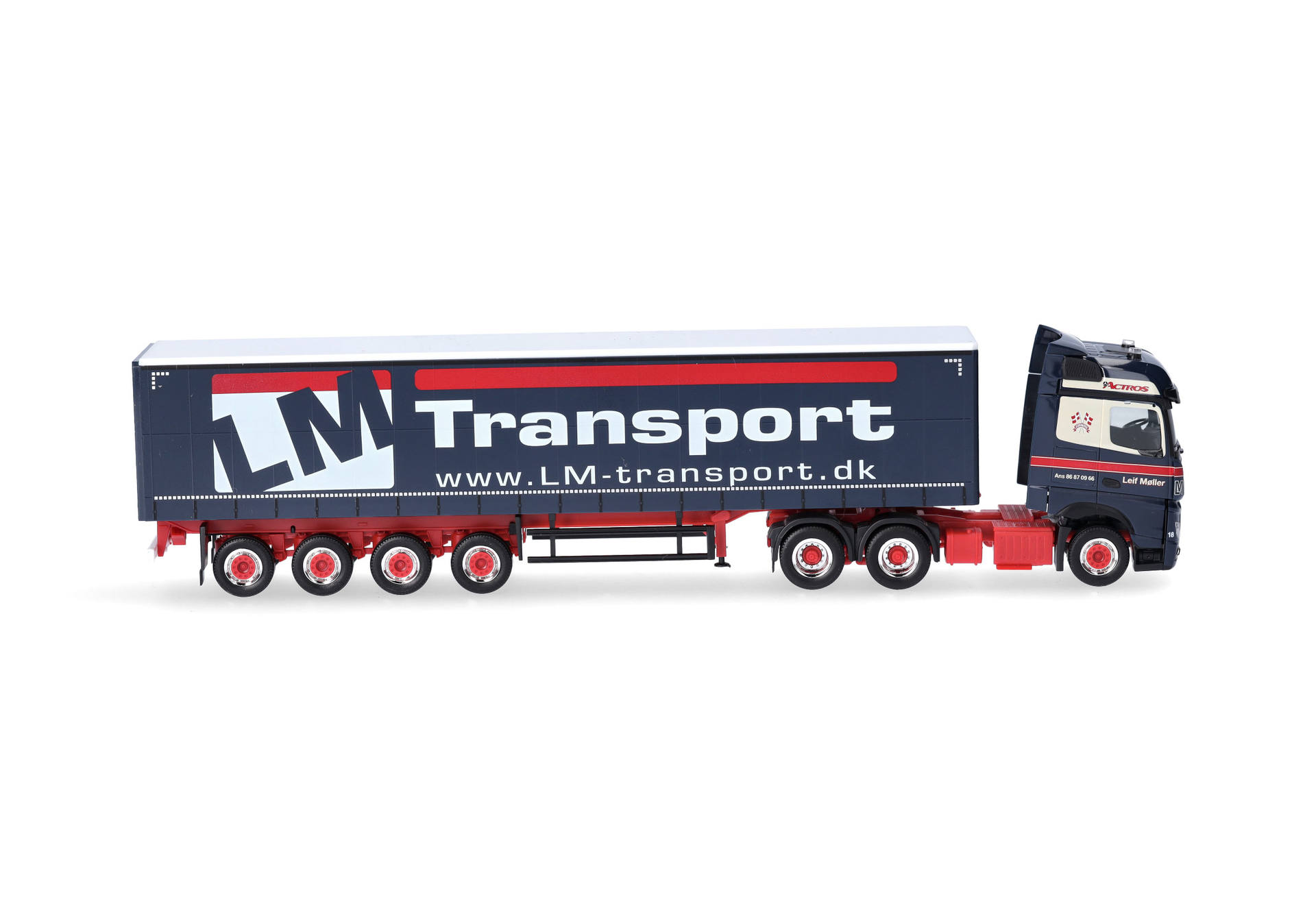 Herpa 316330 | MB Actros Bigspace | Gardinenplanen-Sattelzug | Mitnahmestapler | Leif Møller | 1:87