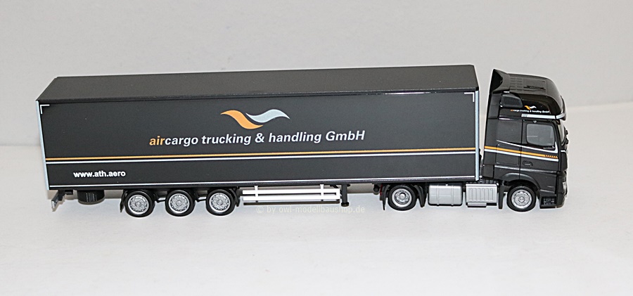 Herpa 953504 | Mercedes-Benz Actros '18 Bigspace Lowliner-Koffer-Sattelzug | aircargo trucking u. handling | 1:87